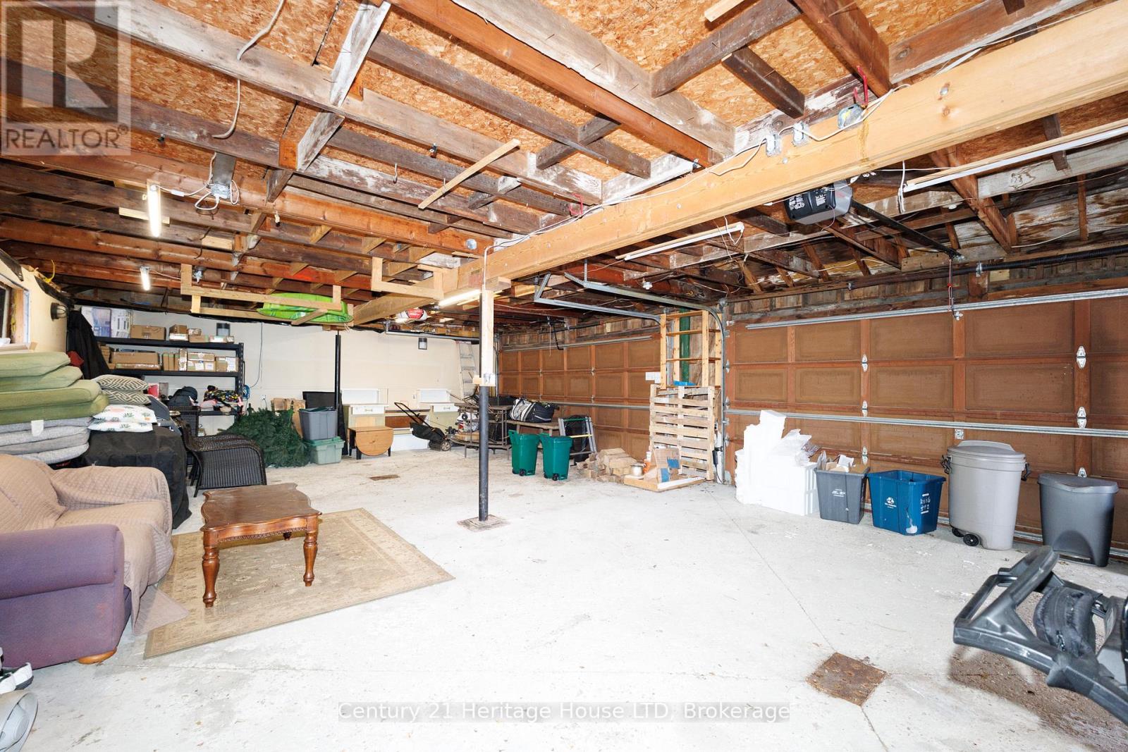 4 Car Garage - Great party space!