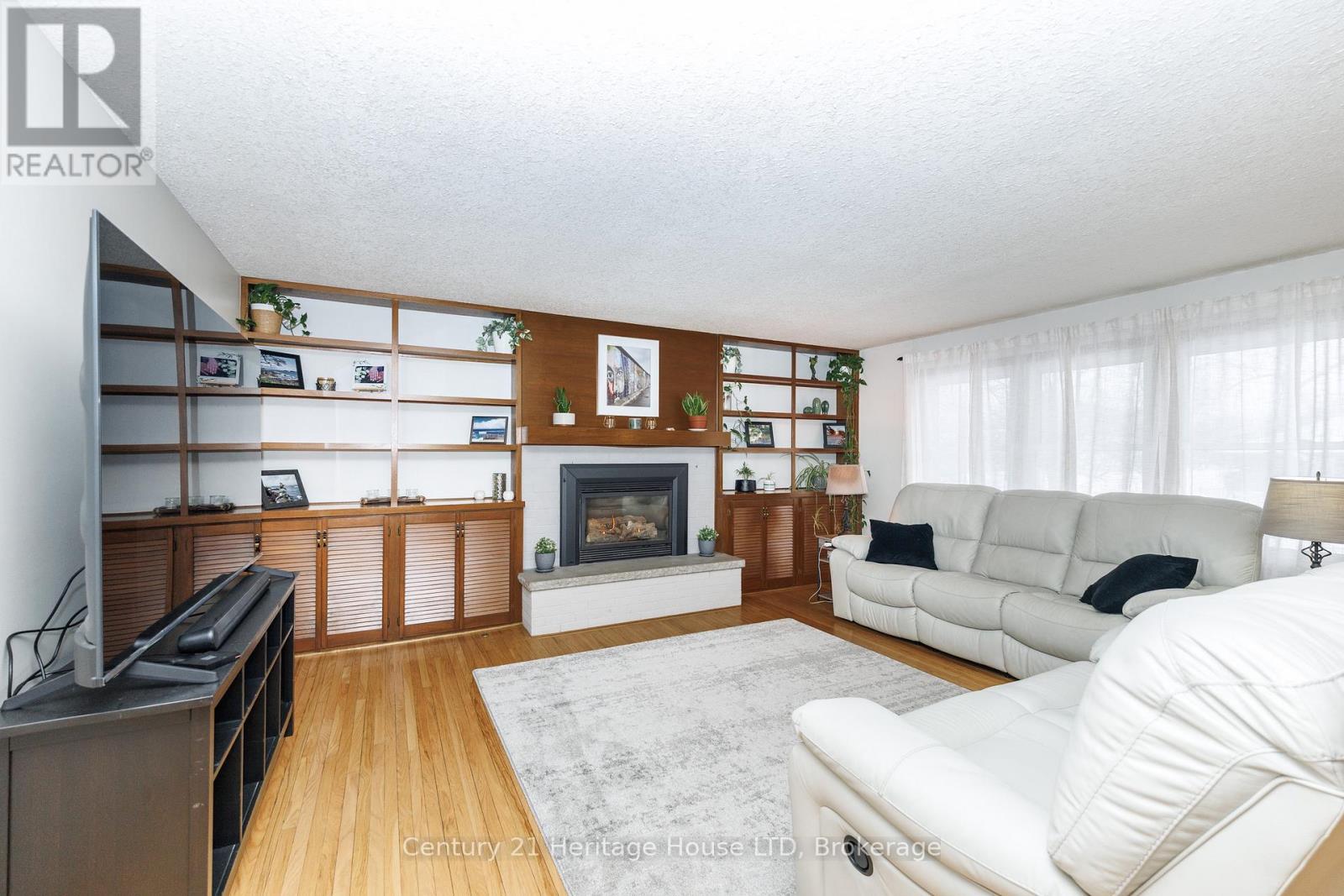 Built ins and gas fireplace
