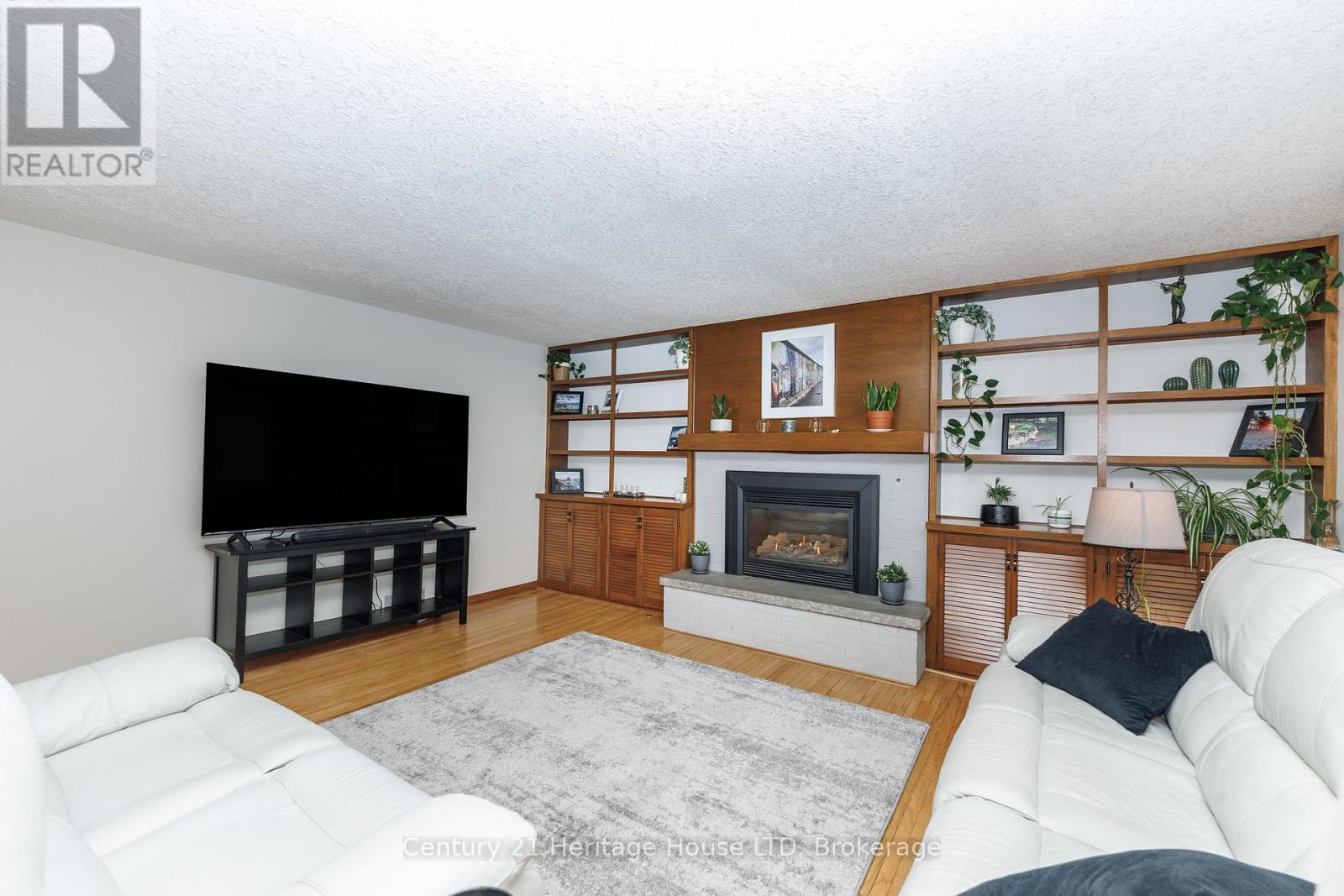 Built ins and gas fireplace