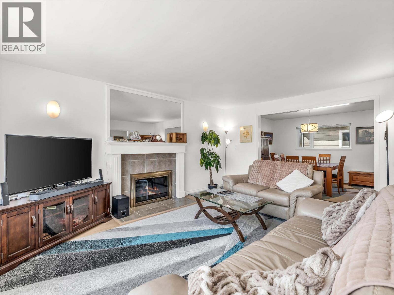 351 BEACHVIEW DRIVE — photo 2