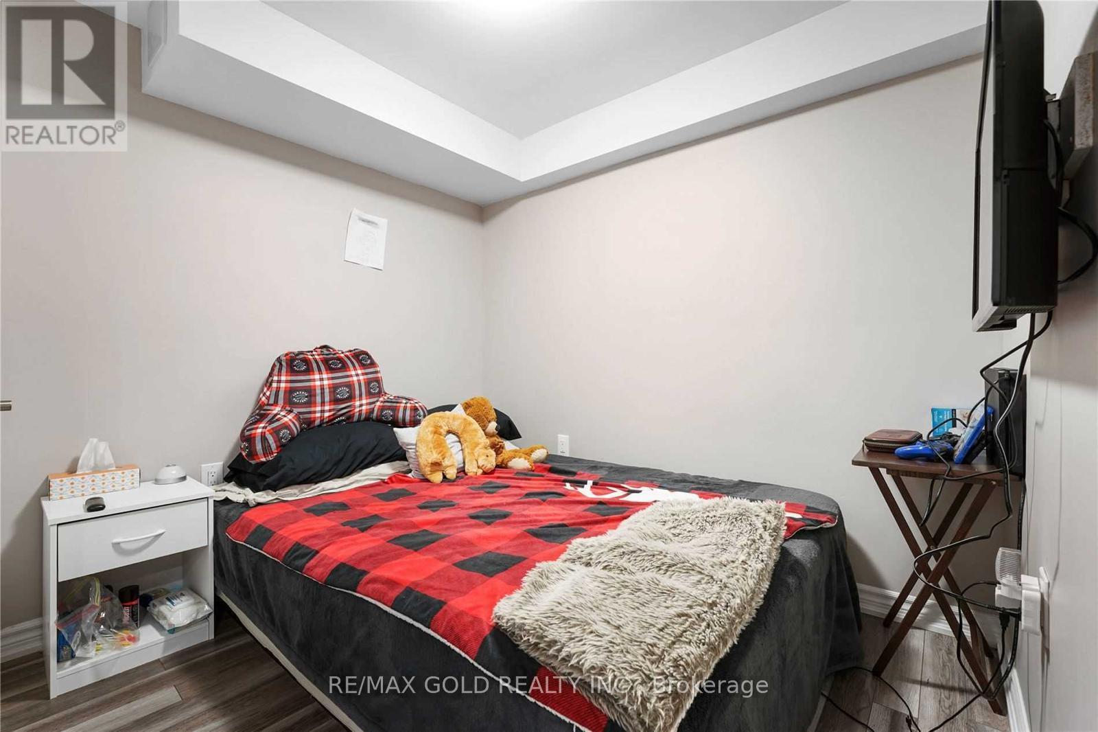 341 VETERANS DRIVE — photo 37