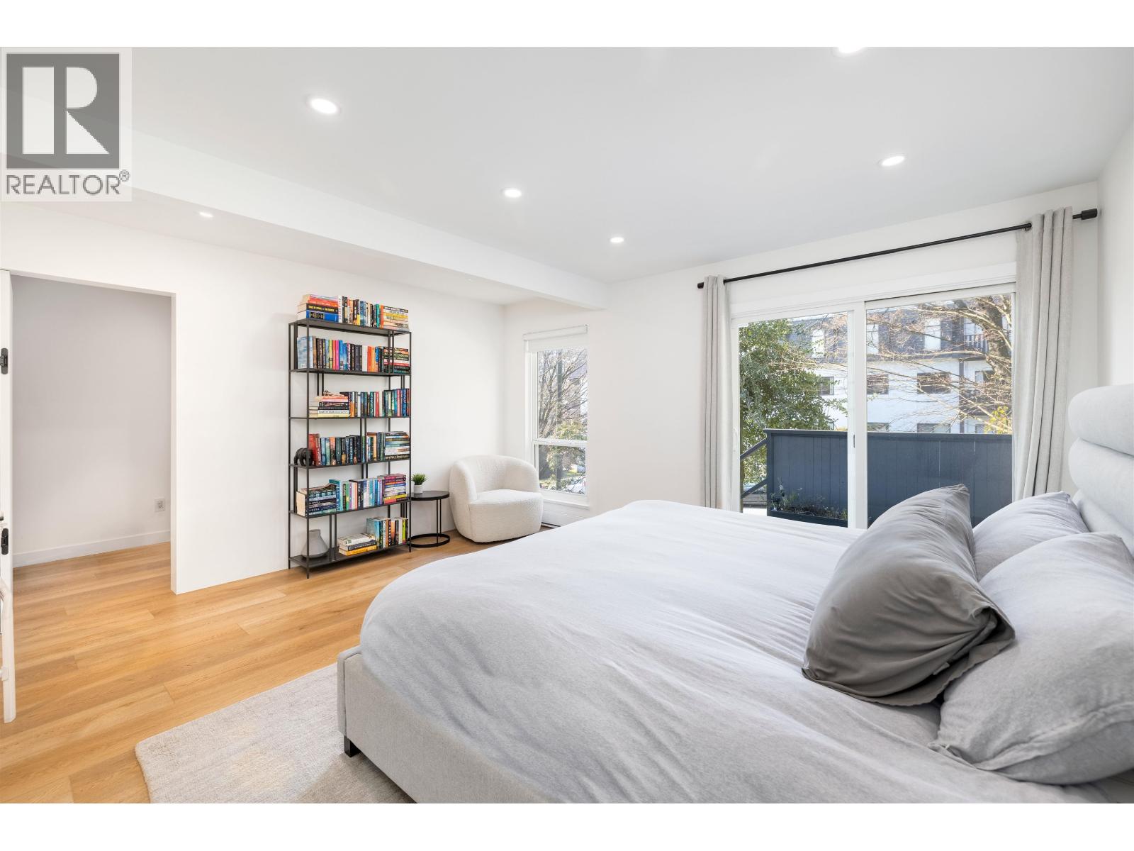 416 ST. GEORGES AVENUE, North Vancouver