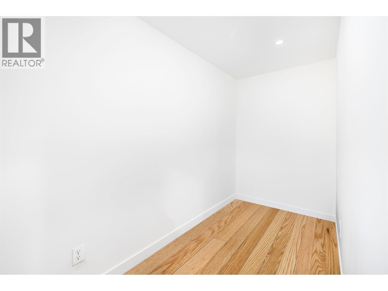 416 ST. GEORGES AVENUE, North Vancouver