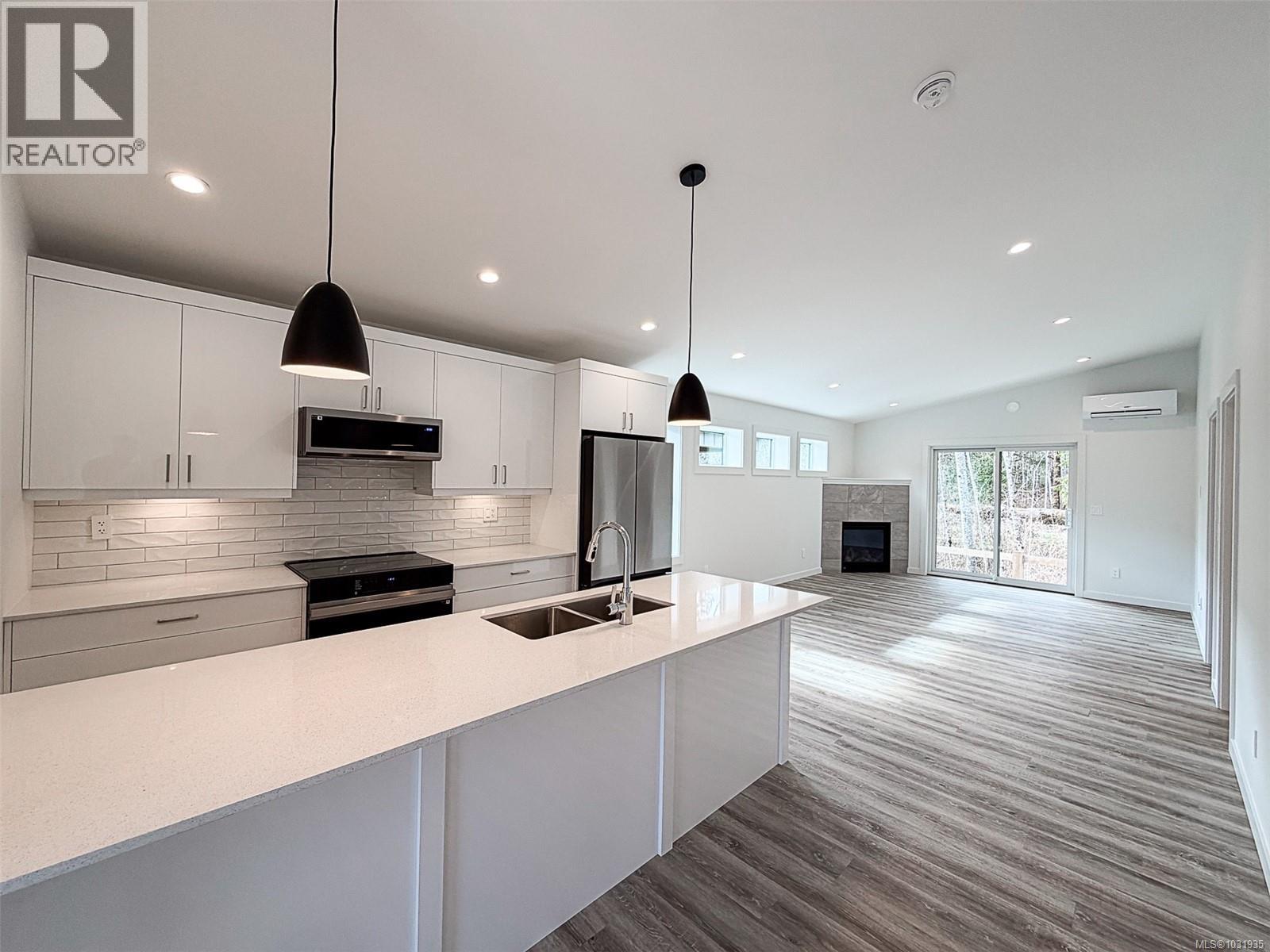 #35 3025 ROYSTON RD - 5