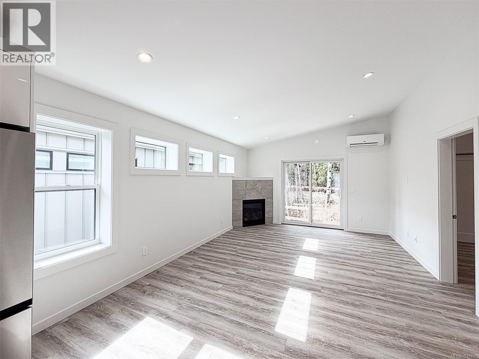 #35 3025 ROYSTON RD - 7