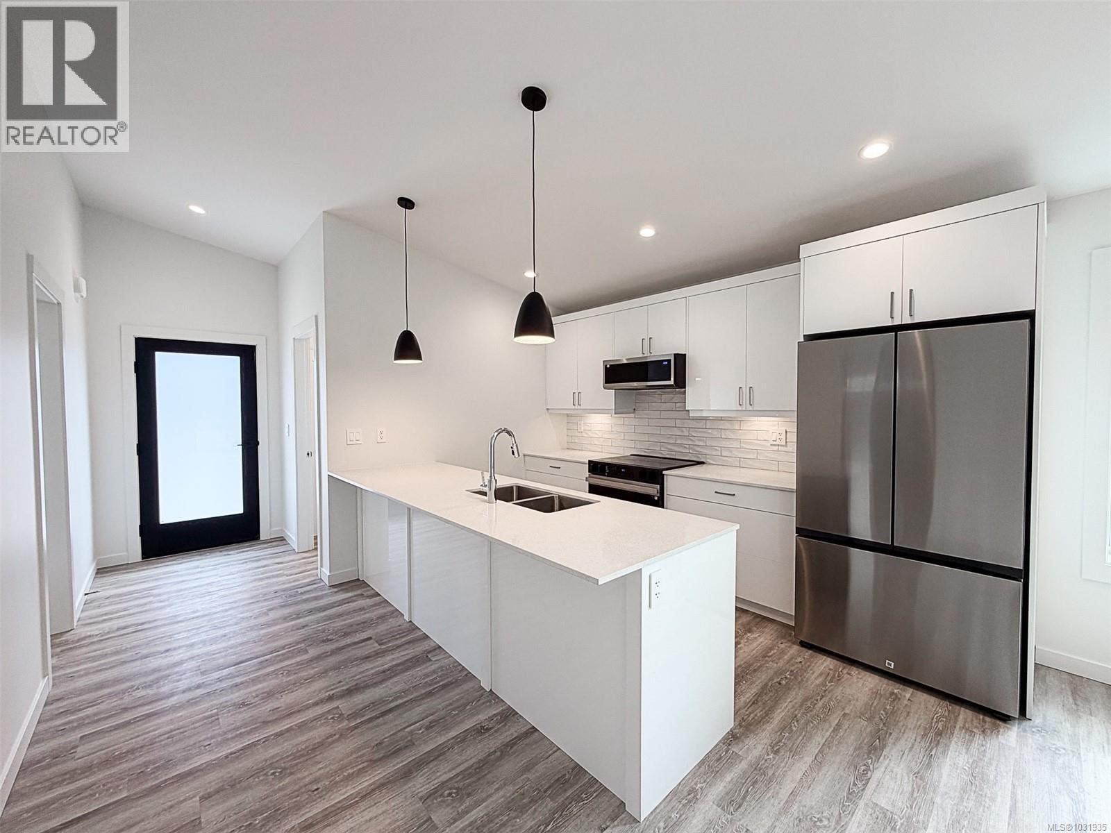 #35 3025 ROYSTON RD - 6