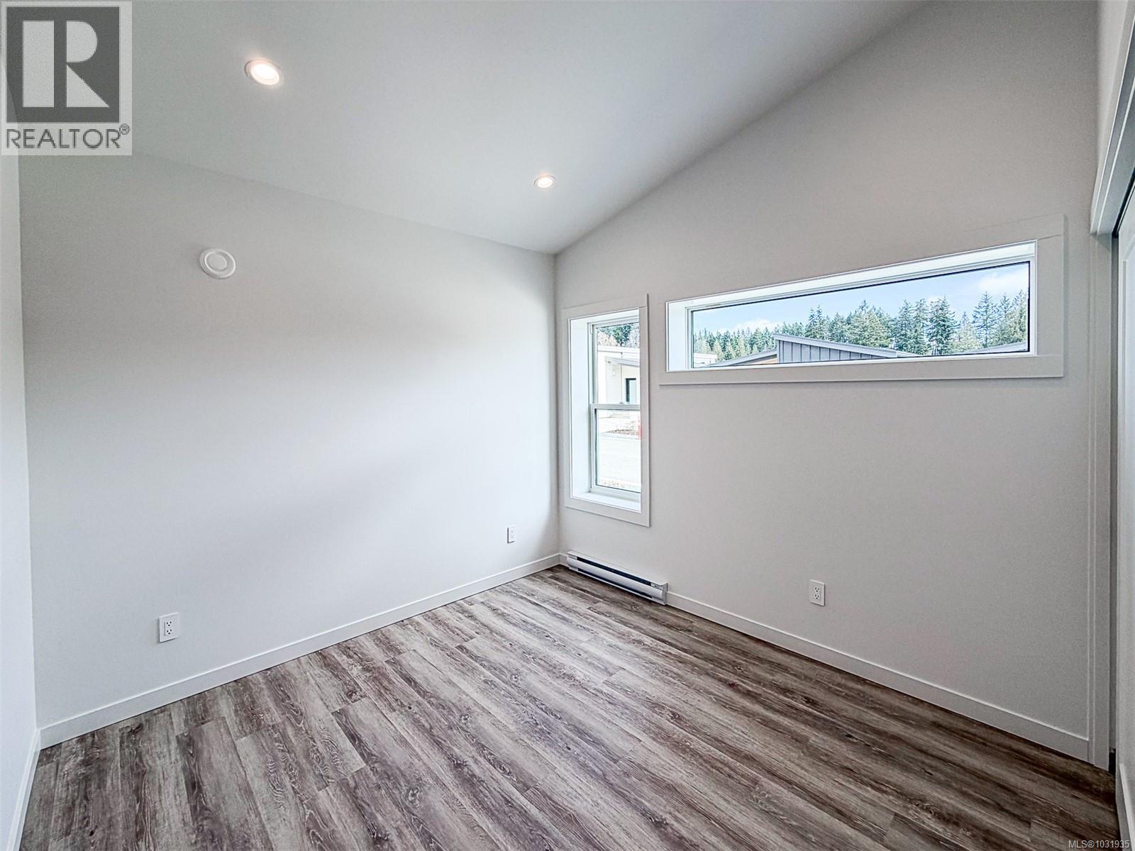 #35 3025 ROYSTON RD - 14