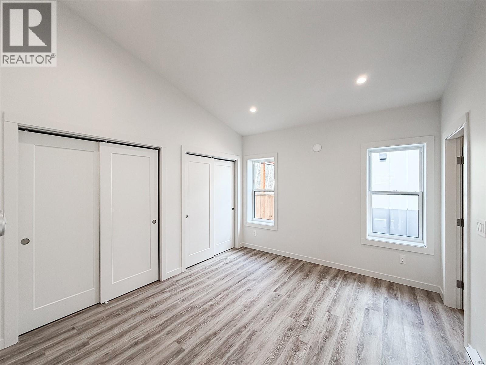 #35 3025 ROYSTON RD - 9