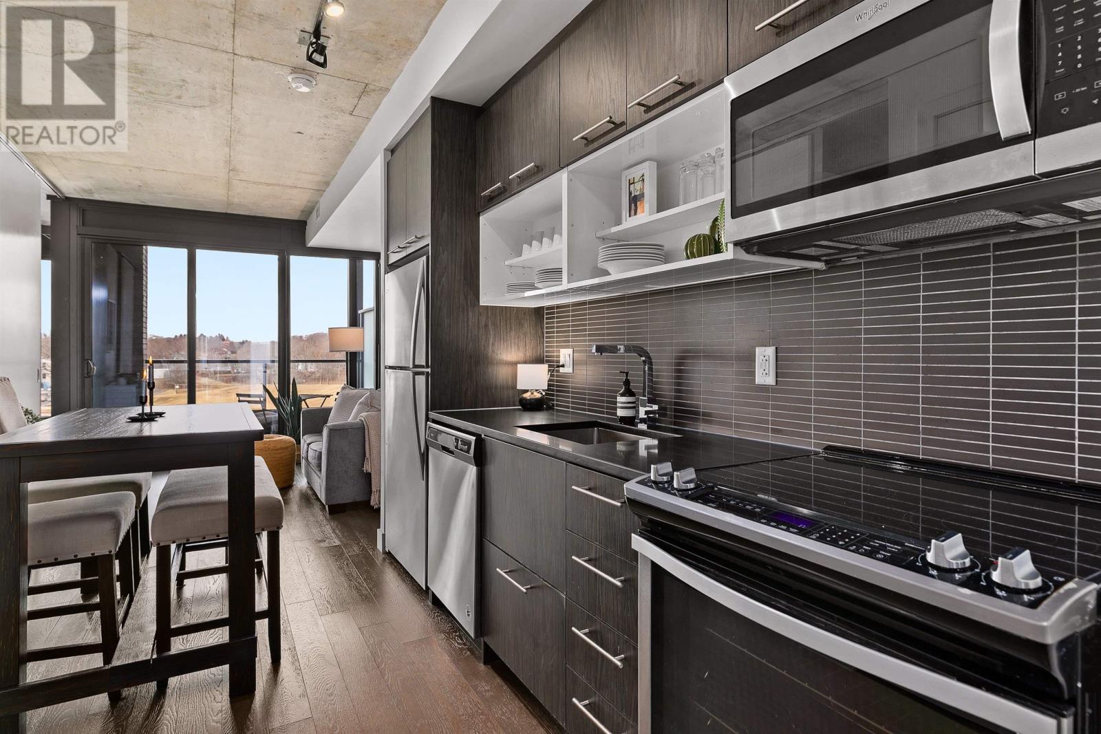 Property 13 of 47 of 503 1048 Wellington Street