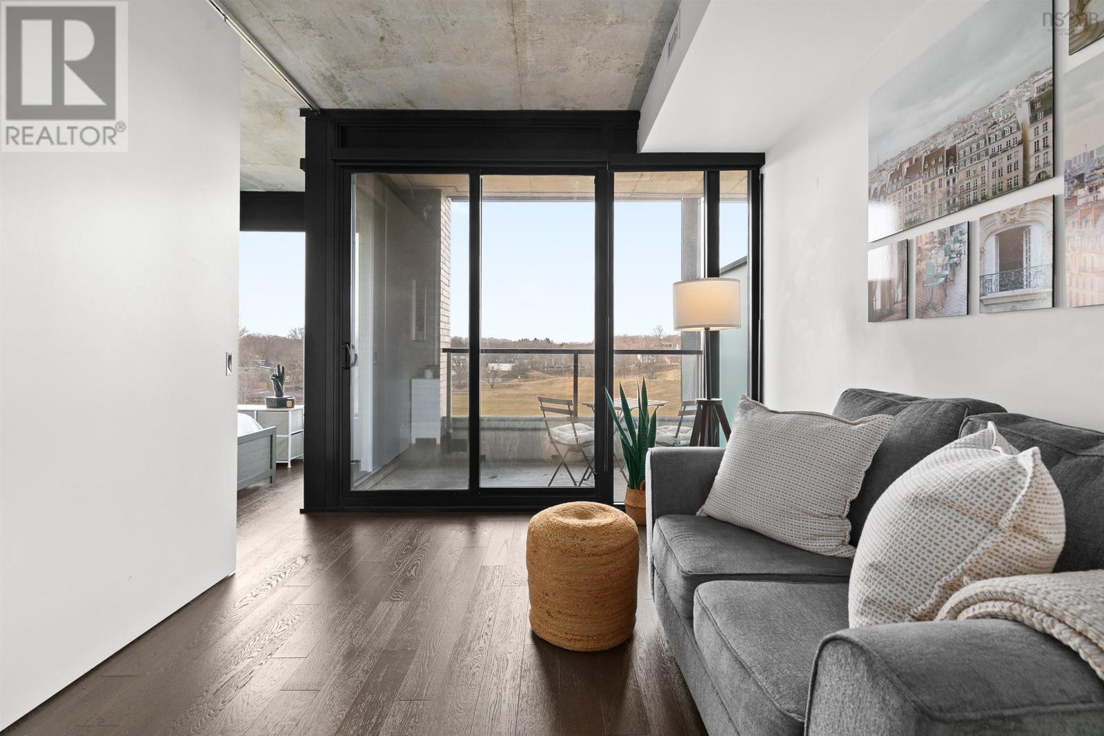 Property 26 of 47 of 503 1048 Wellington Street