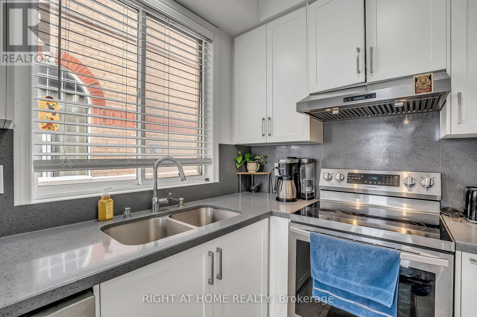 89 CORNELL PARK AVENUE - 11