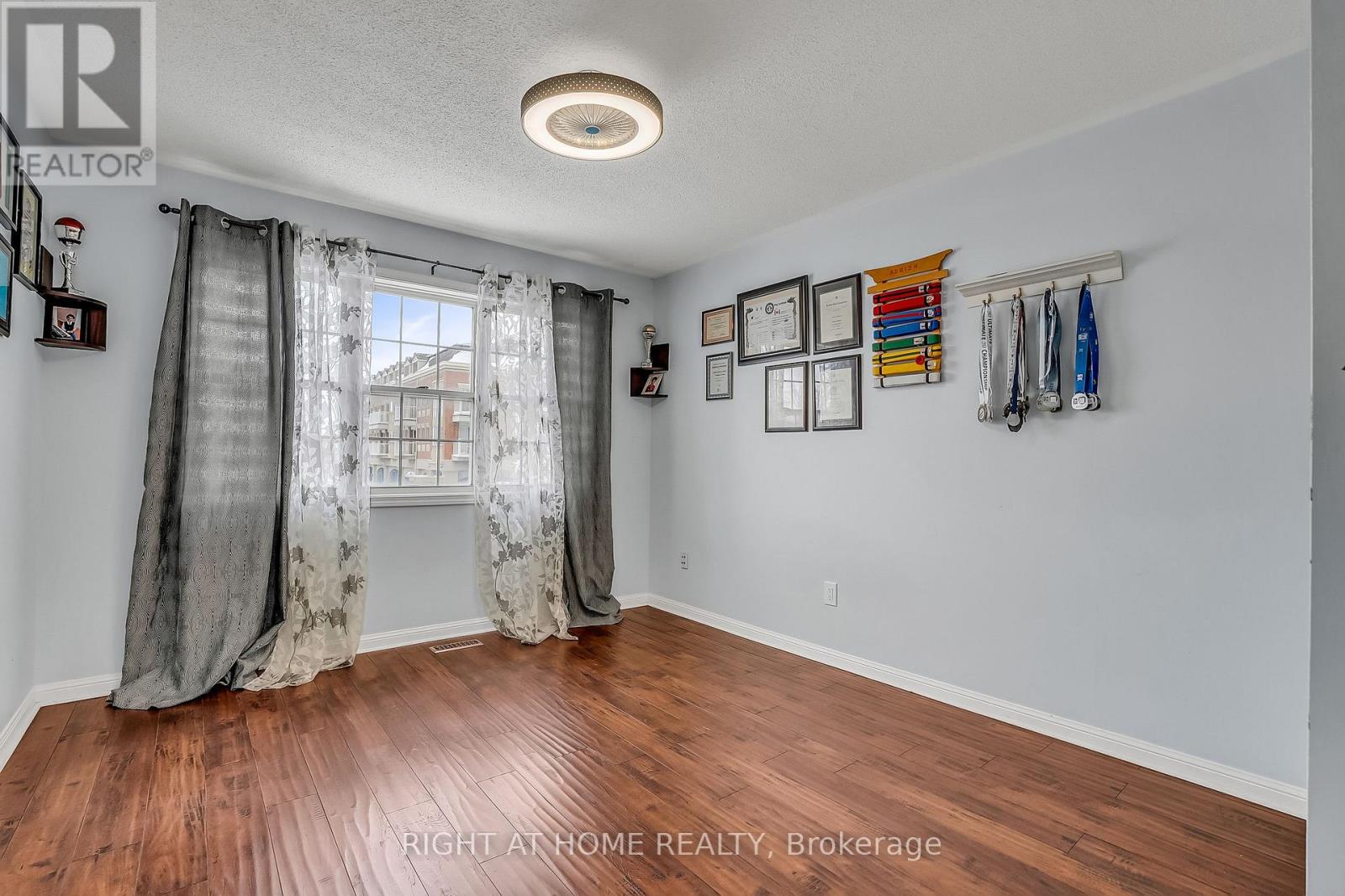 89 CORNELL PARK AVENUE - 31