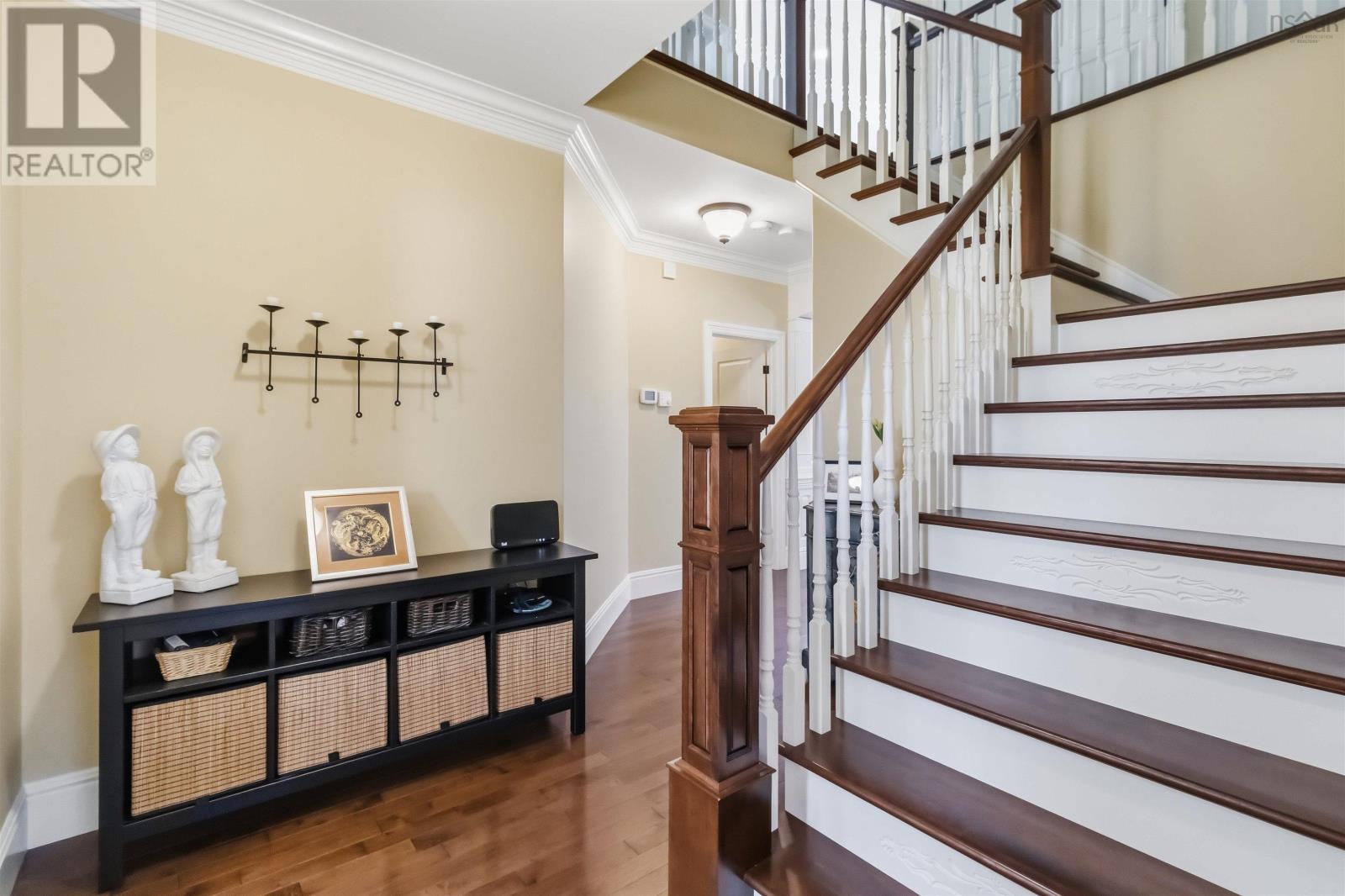 Property 23 of 49 of 53 White Glove Terrace