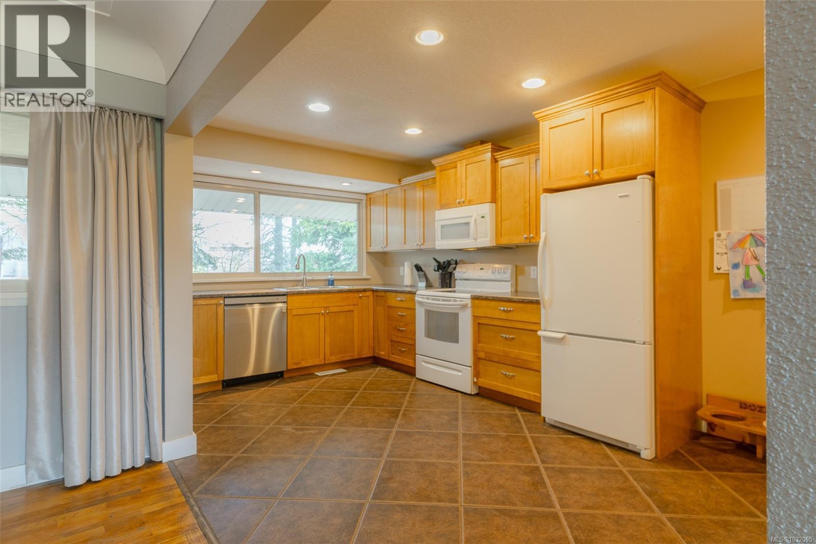 3988 3rd Ave - 13
