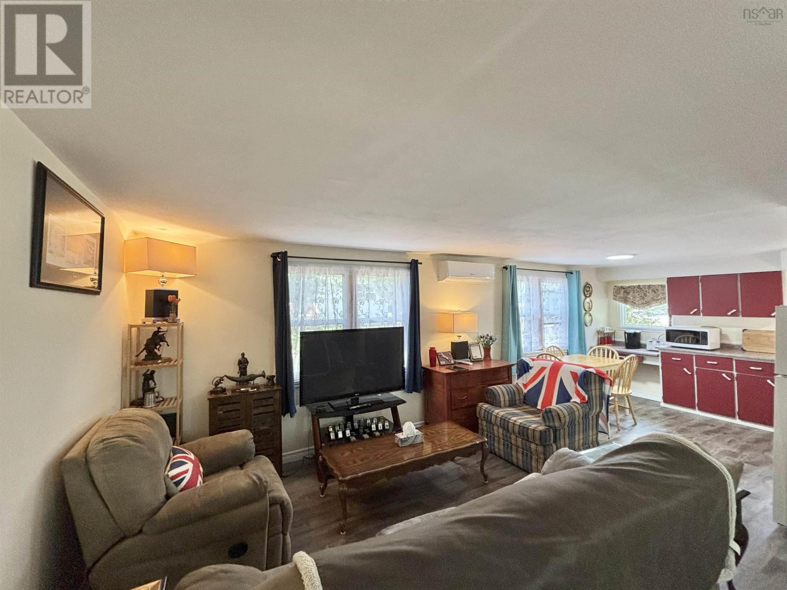 Property 21 of 47 of 8 Paddock Lane