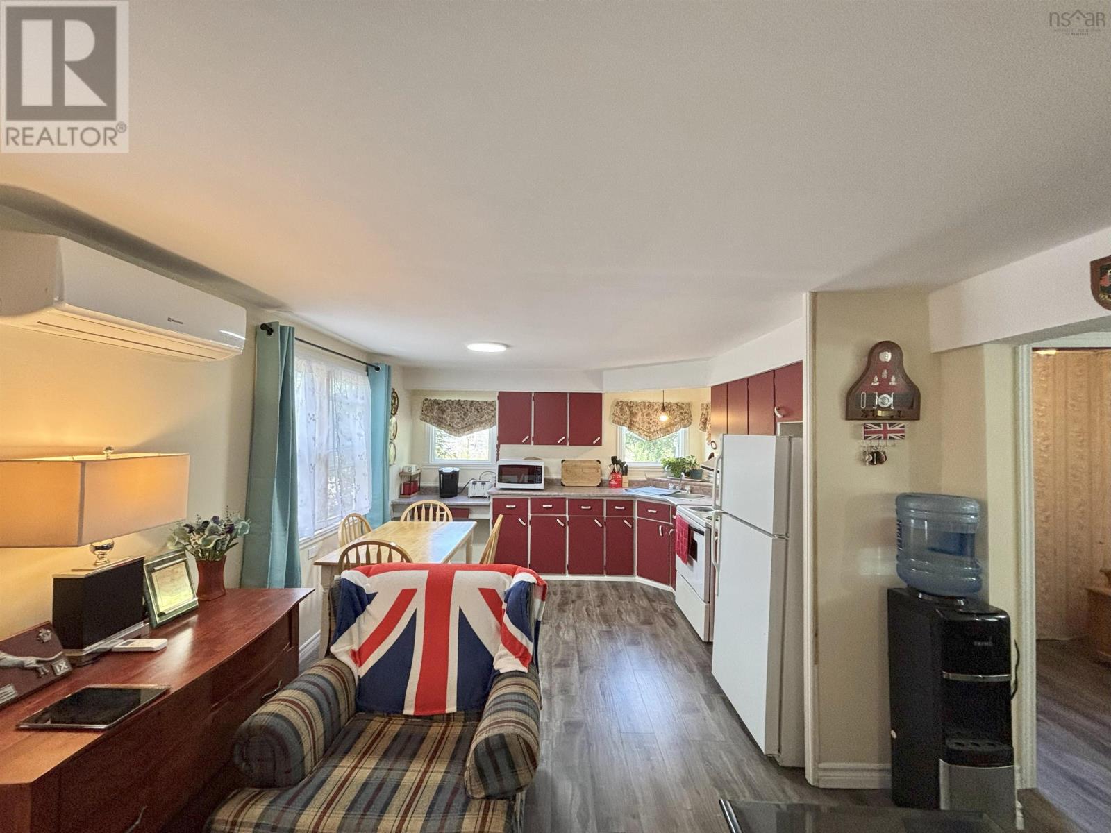 Property 18 of 47 of 8 Paddock Lane