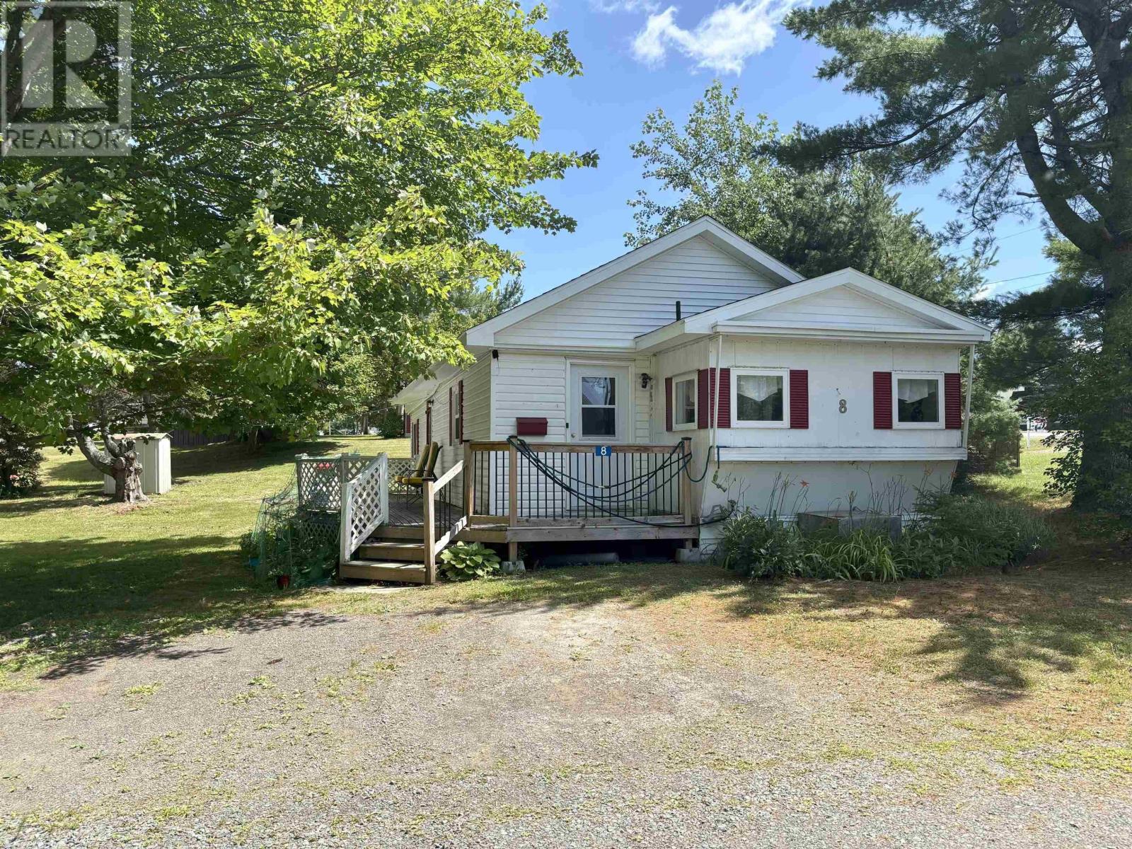 Property 44 of 47 of 8 Paddock Lane