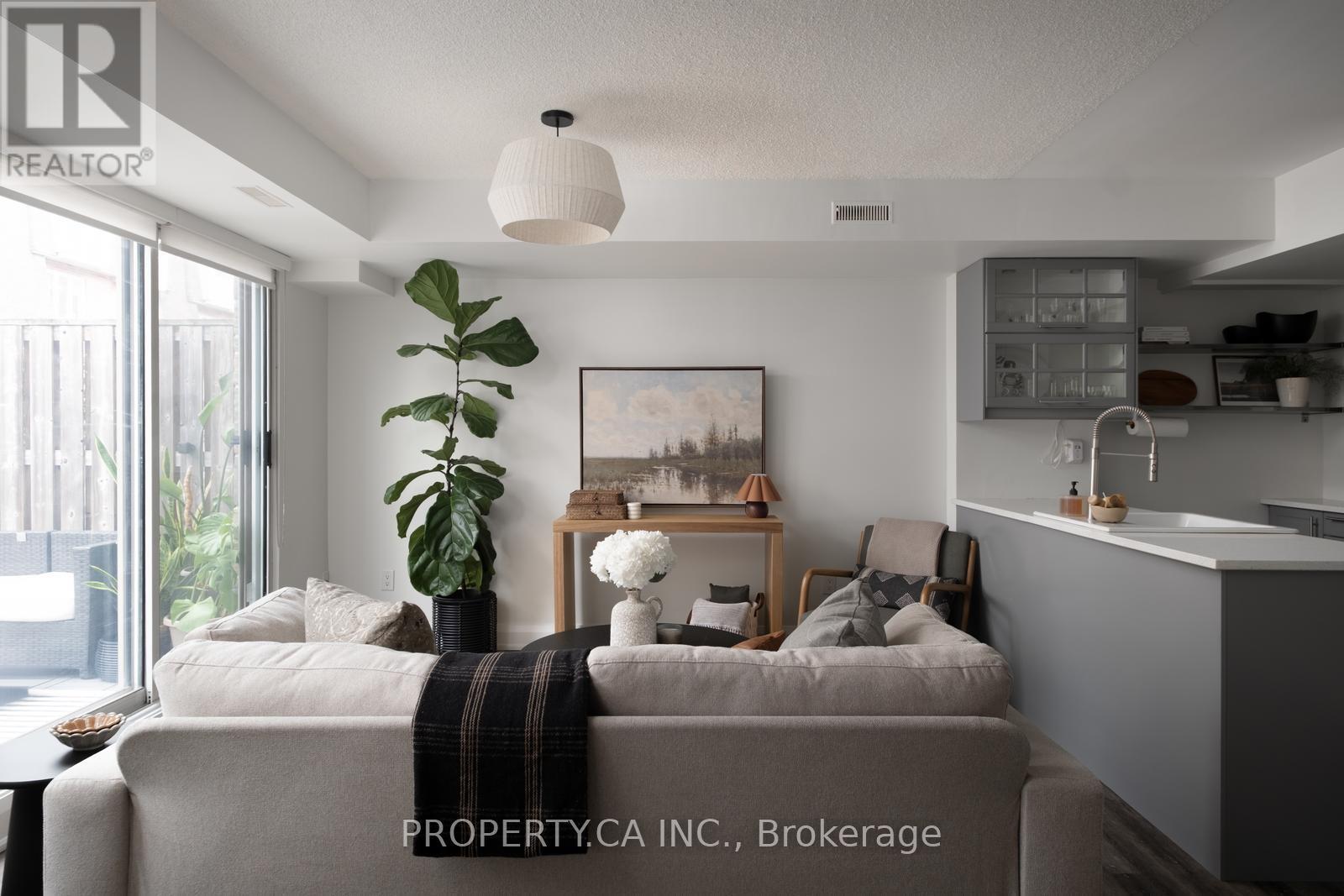 133 - 25 TURNTABLE CRESCENT