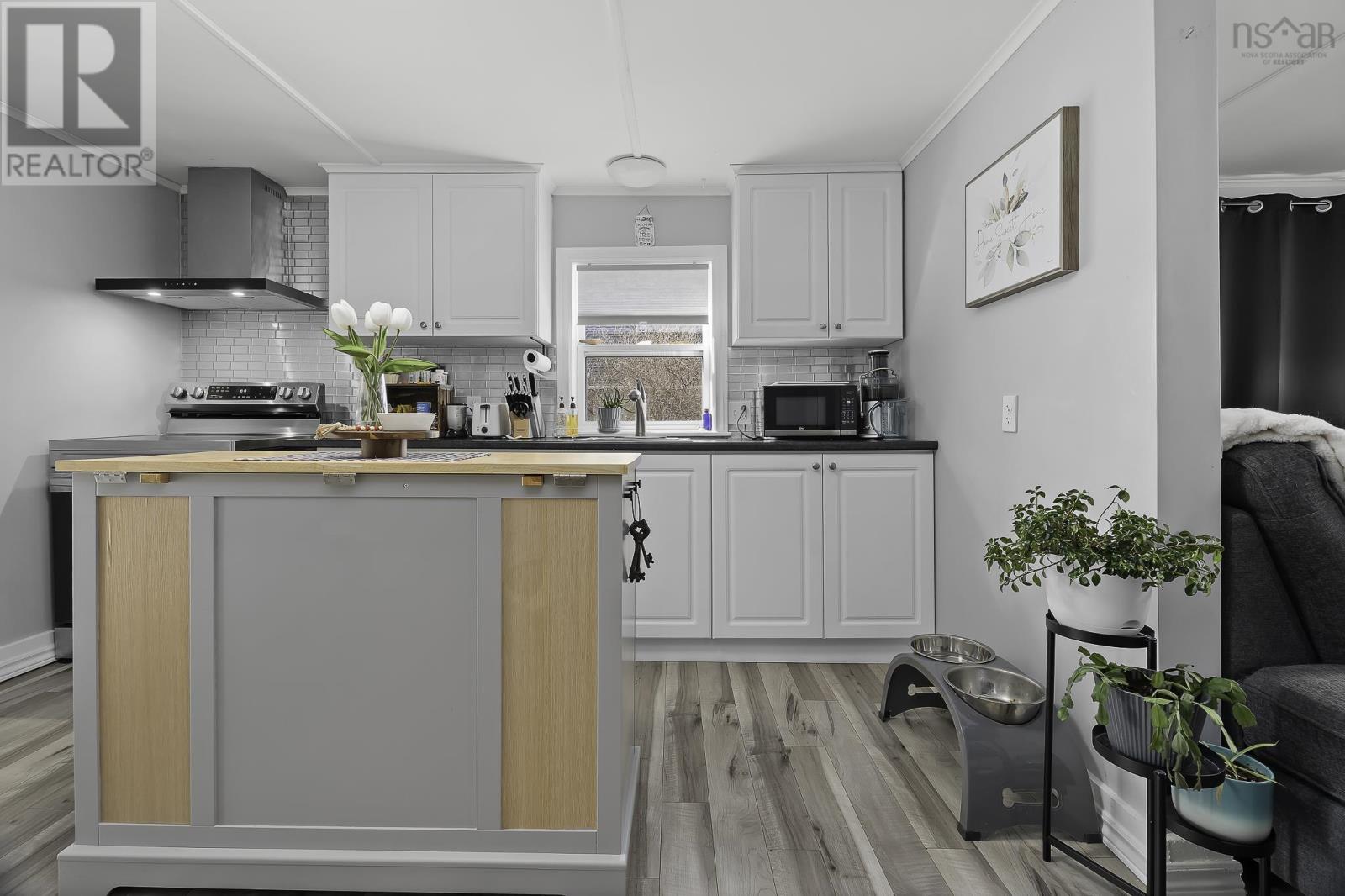 Property 10 of 39 of 215 Oakdene Avenue