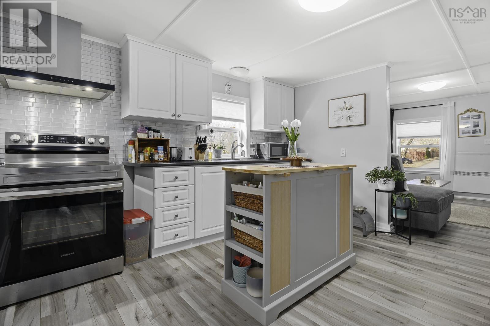 Property 11 of 39 of 215 Oakdene Avenue