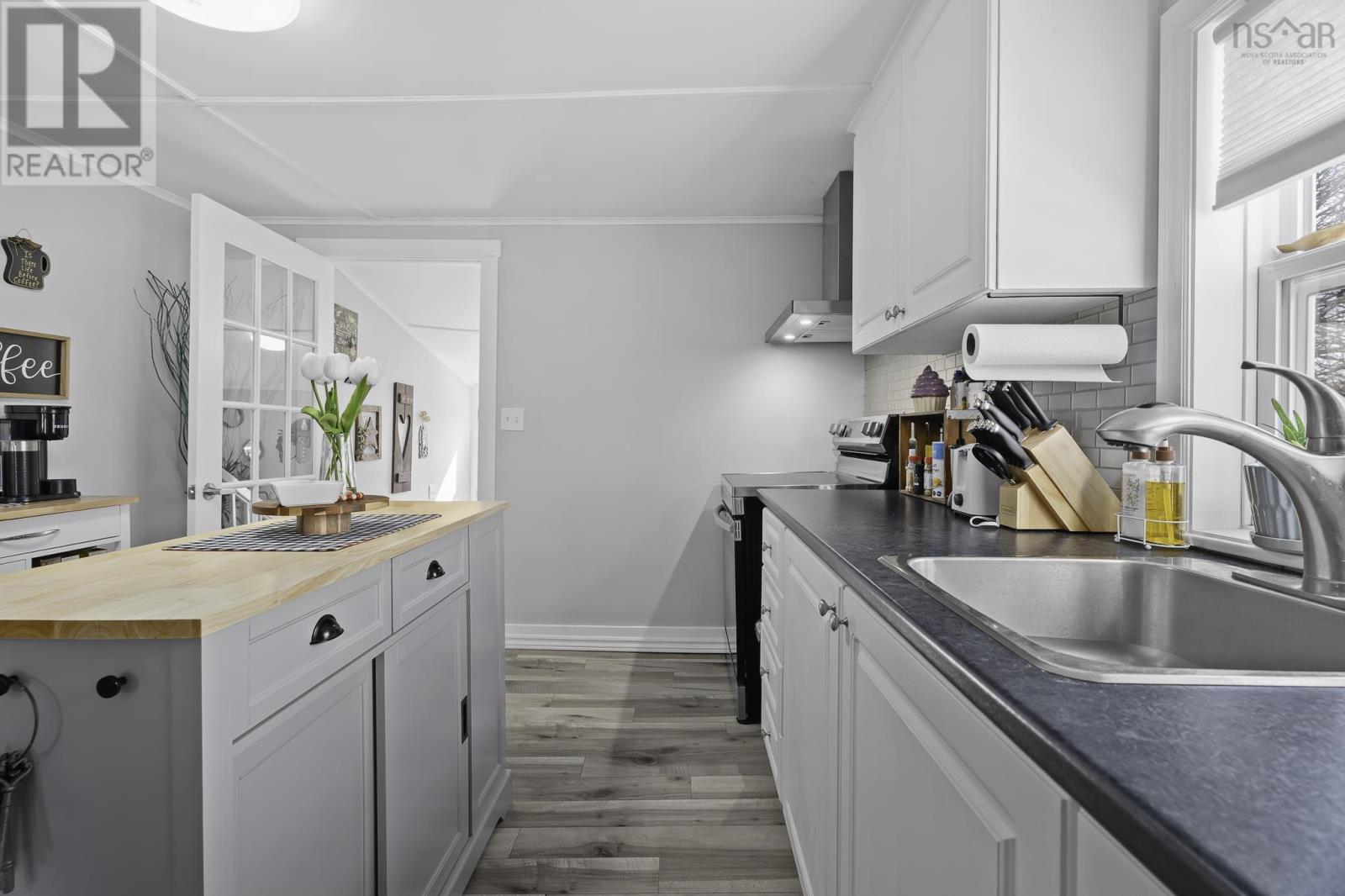 Property 14 of 39 of 215 Oakdene Avenue