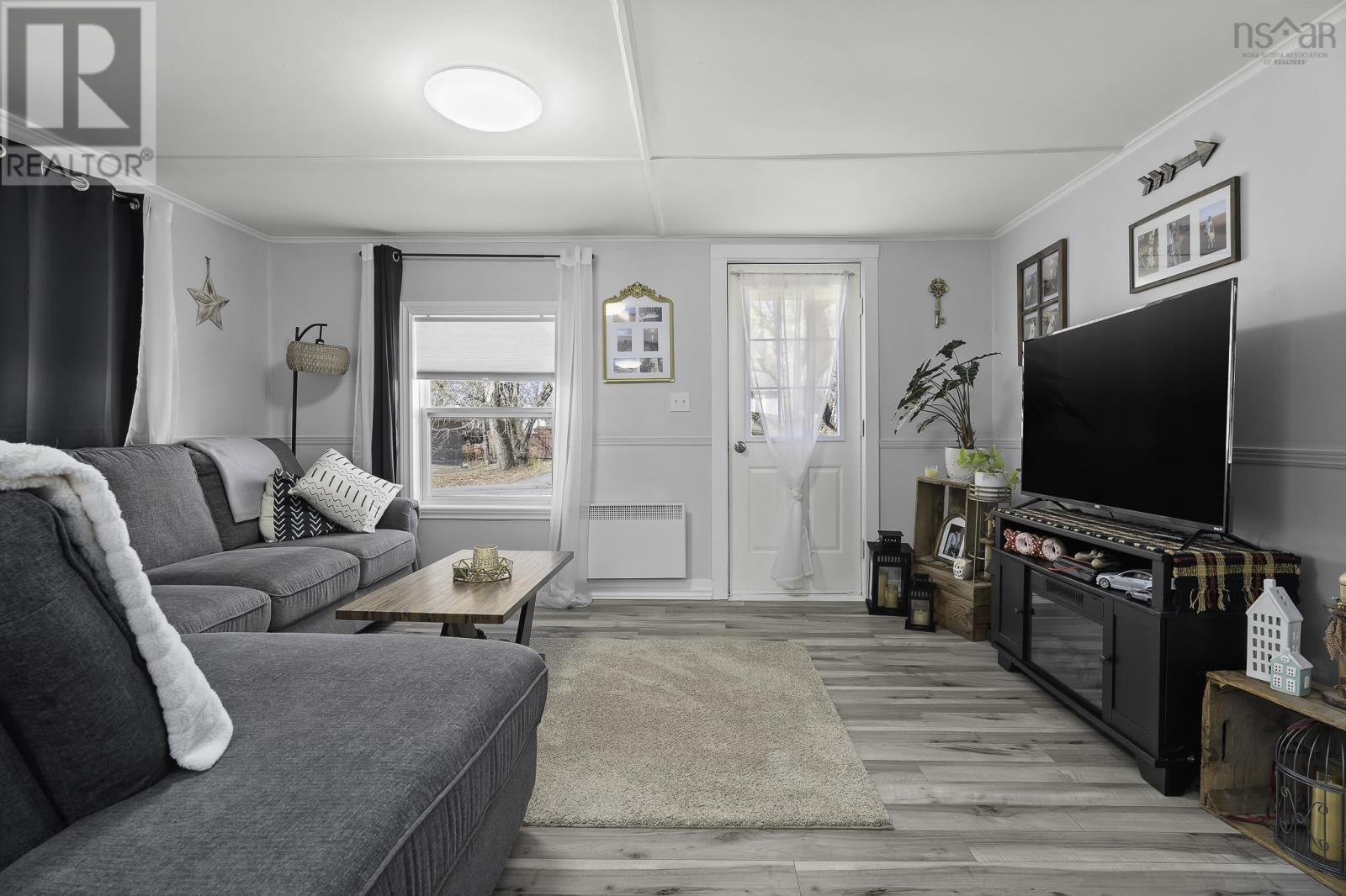 Property 5 of 39 of 215 Oakdene Avenue