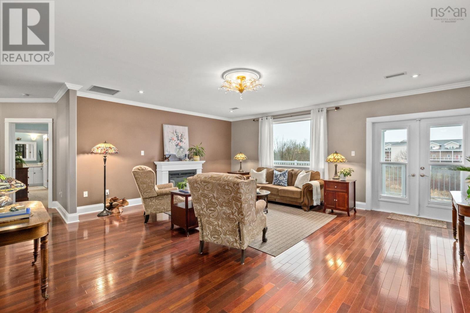 Property 21 of 48 of 302 42 Bigelow Street