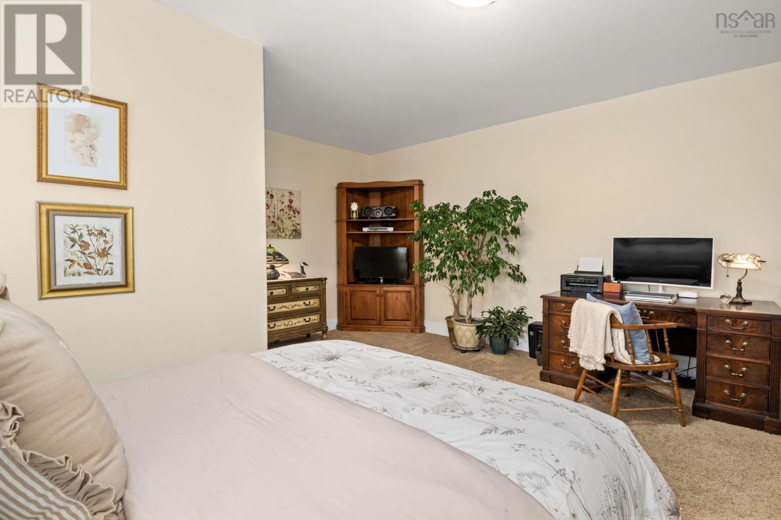 Property 33 of 48 of 302 42 Bigelow Street