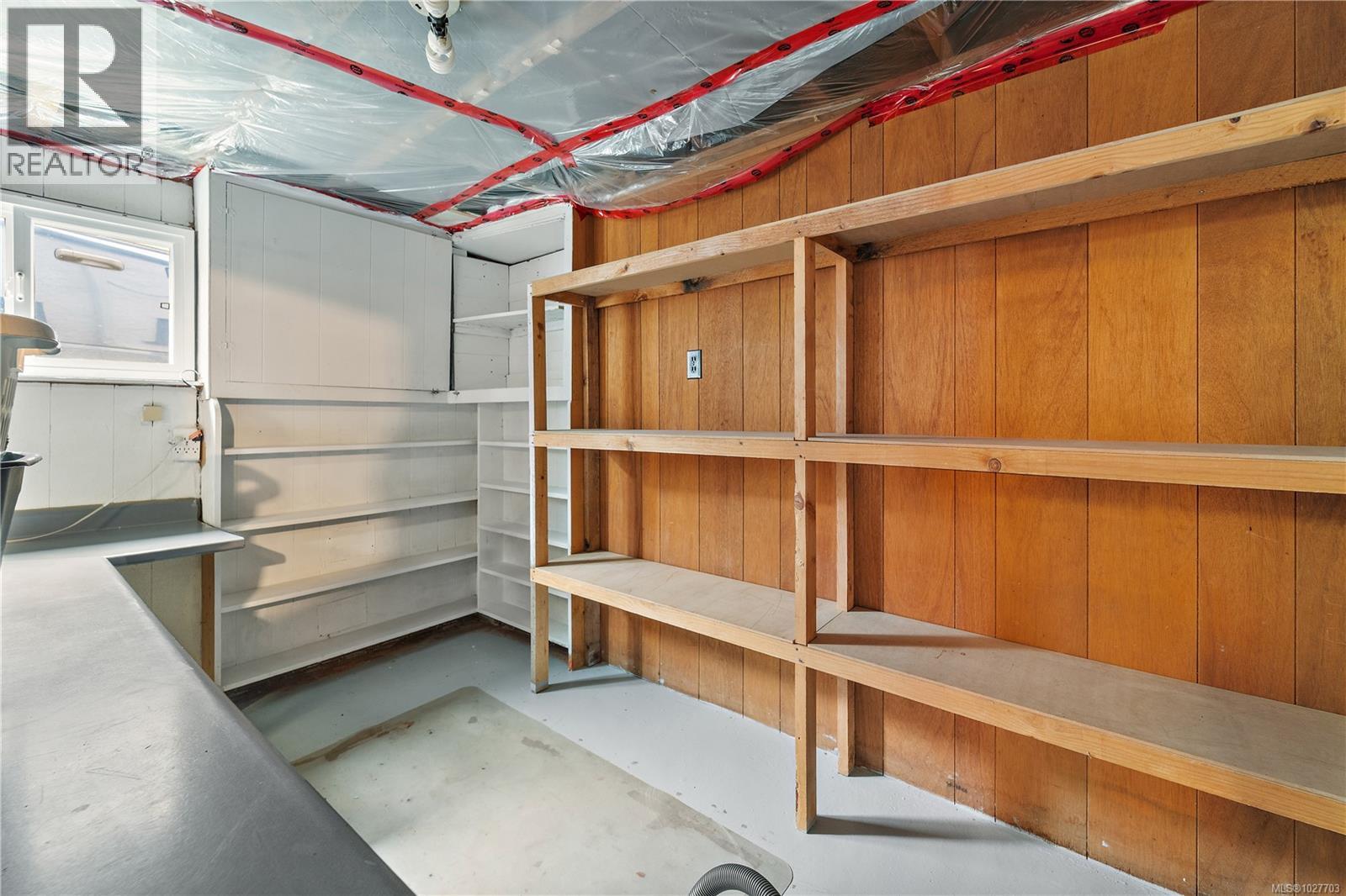 6484 Sooke Rd - 40