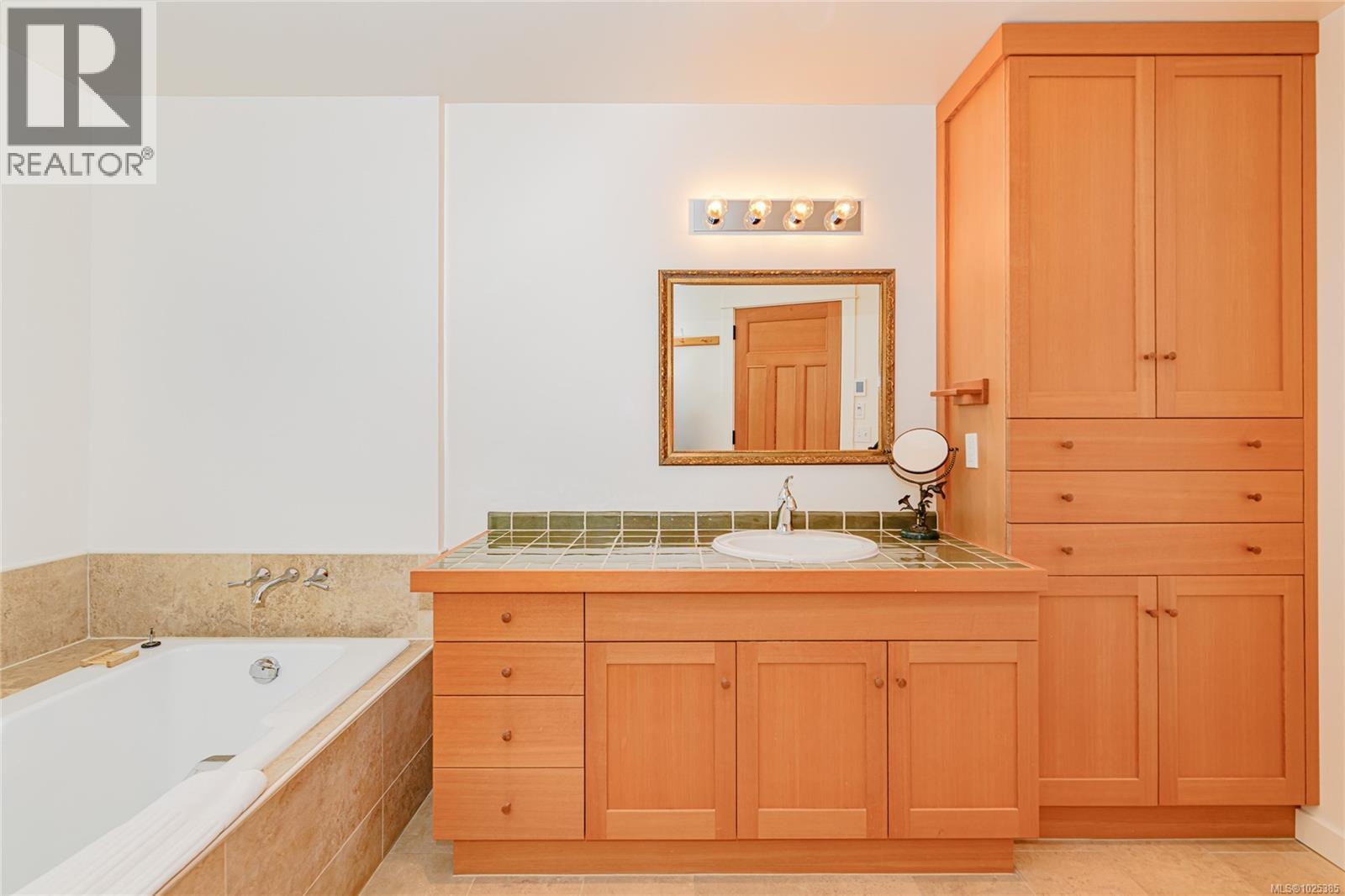  116 Acland Road, Salt Spring