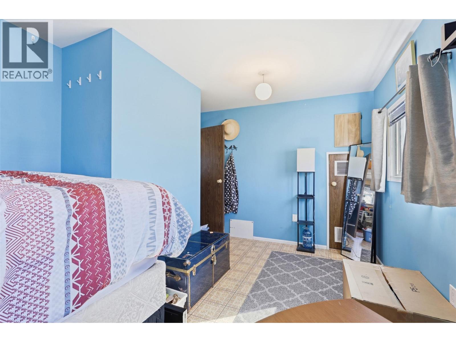 #73 1555 HOWE ROAD - 10