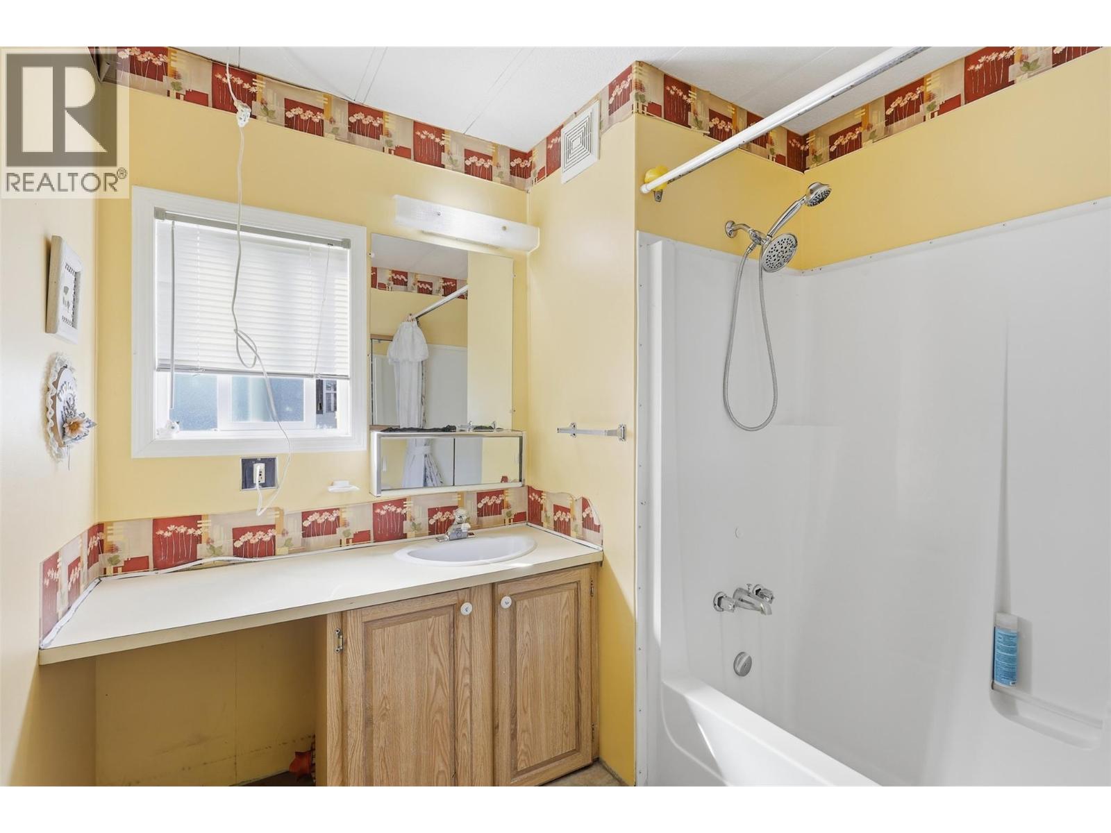 #73 1555 HOWE ROAD - 11