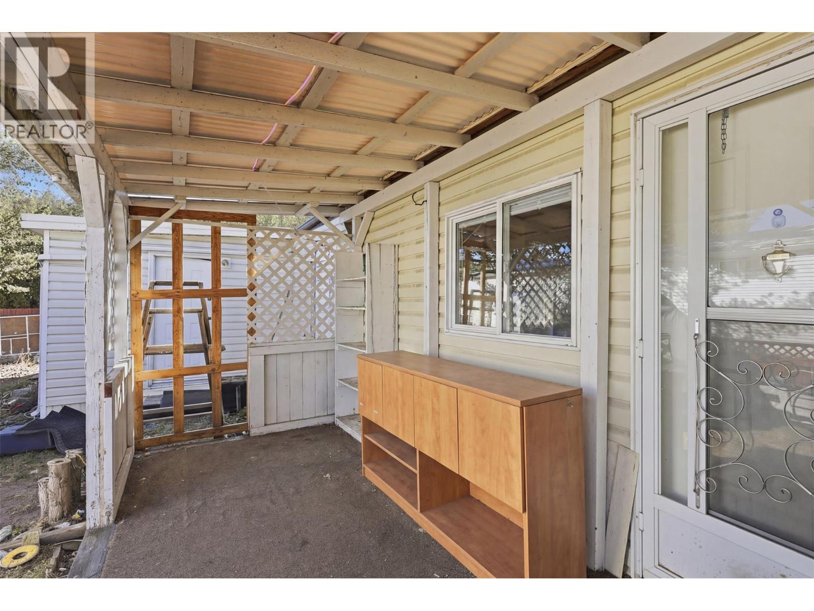 #73 1555 HOWE ROAD - 16