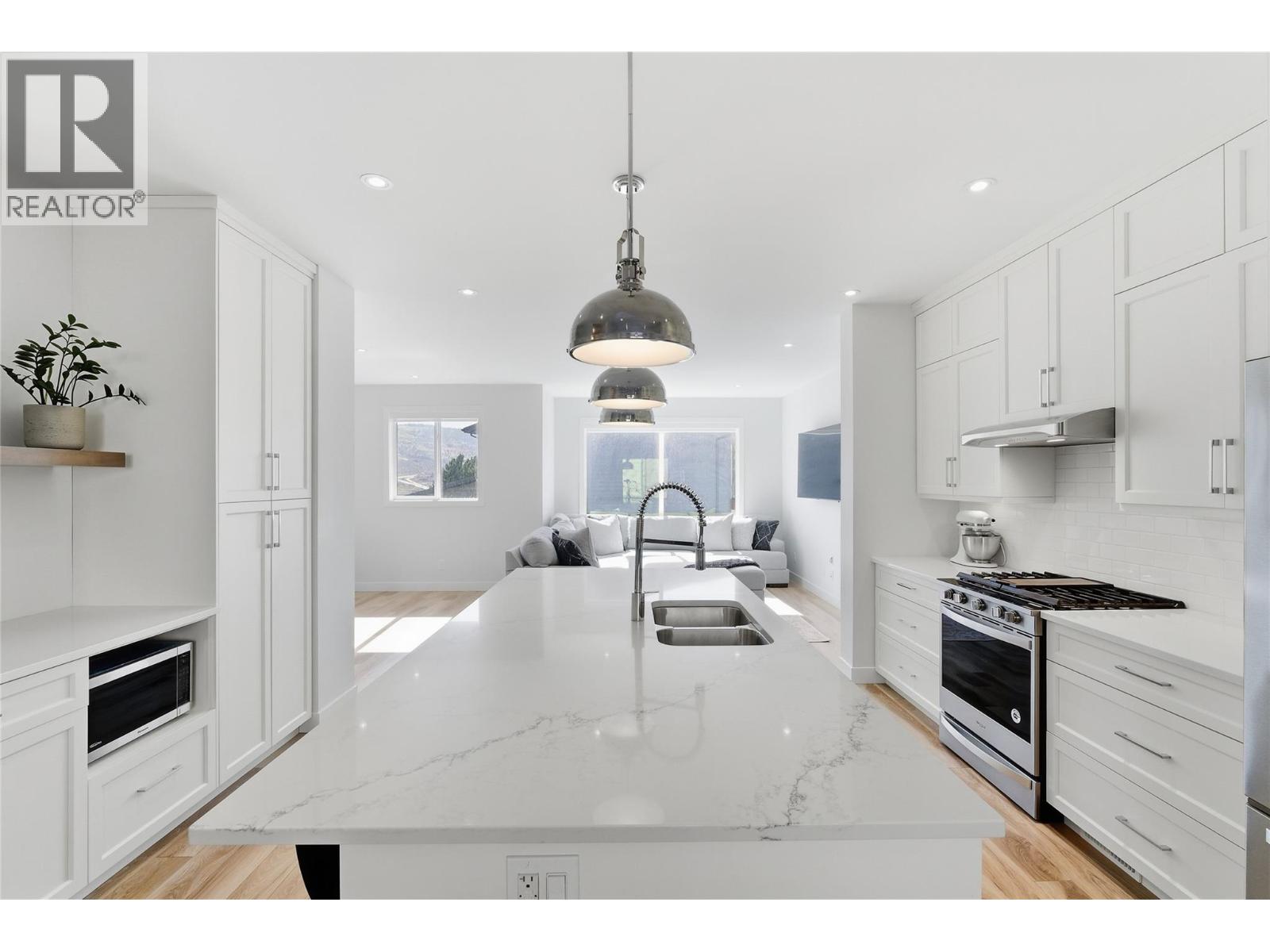 122 RIVER GATE DRIVE - 18