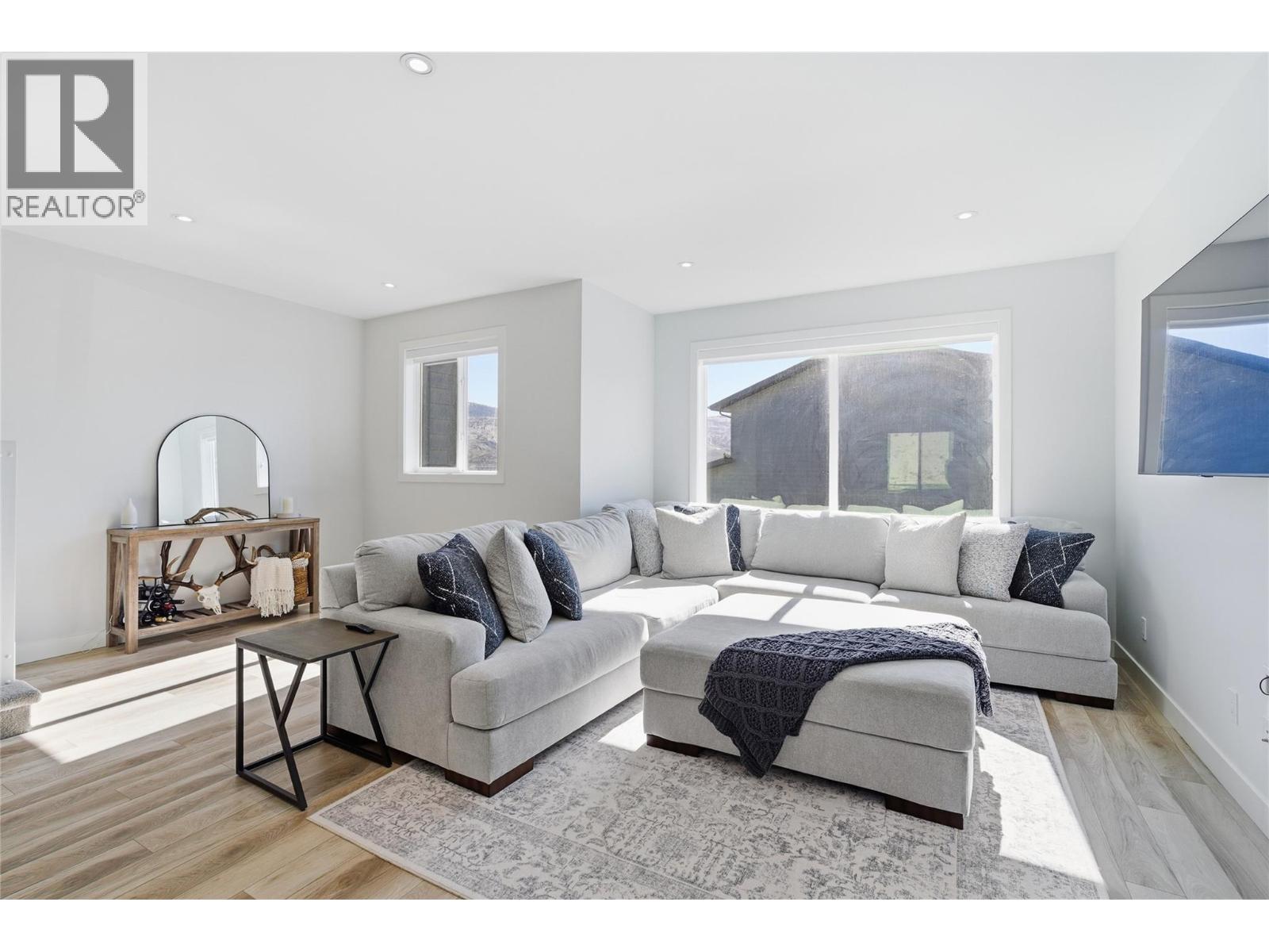 122 RIVER GATE DRIVE - 24