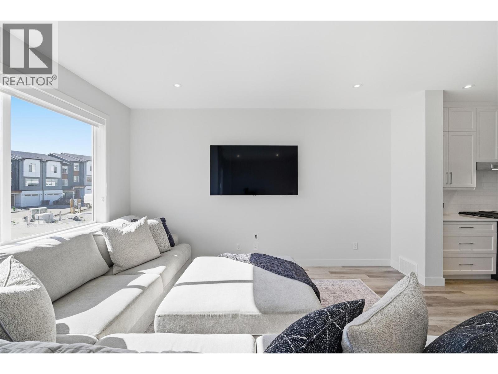 122 RIVER GATE DRIVE - 27