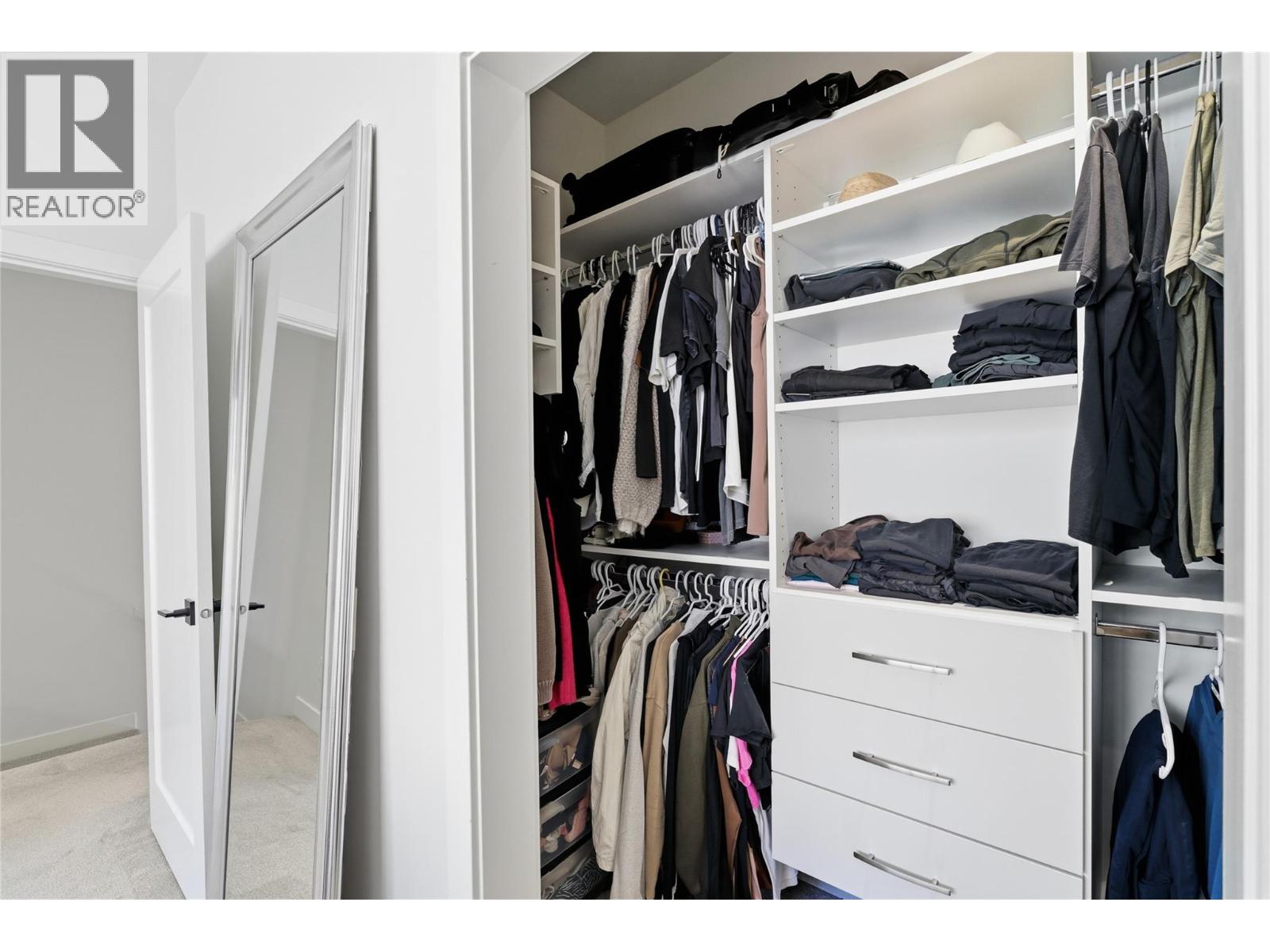 122 RIVER GATE DRIVE - 32