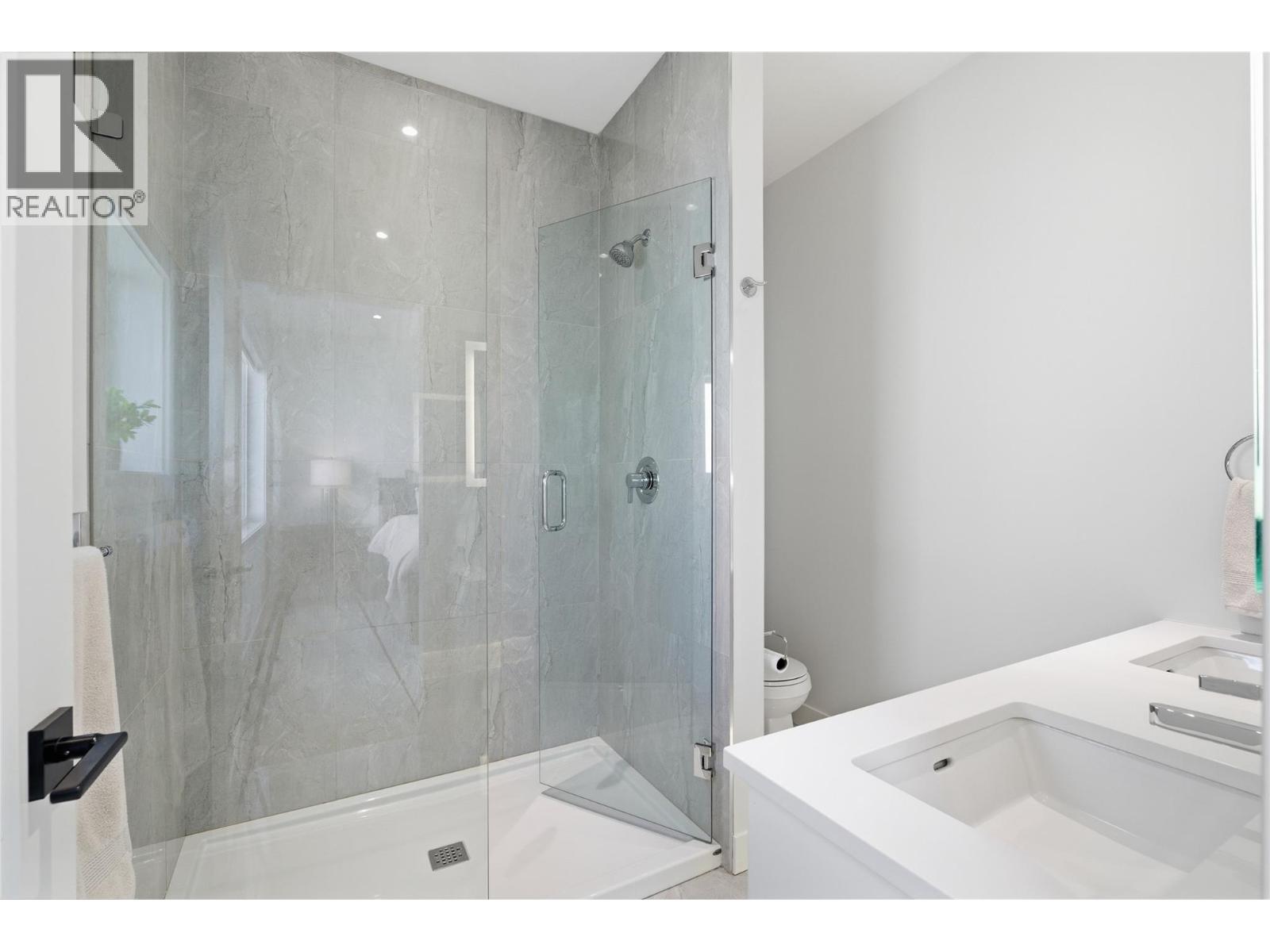 122 RIVER GATE DRIVE - 35