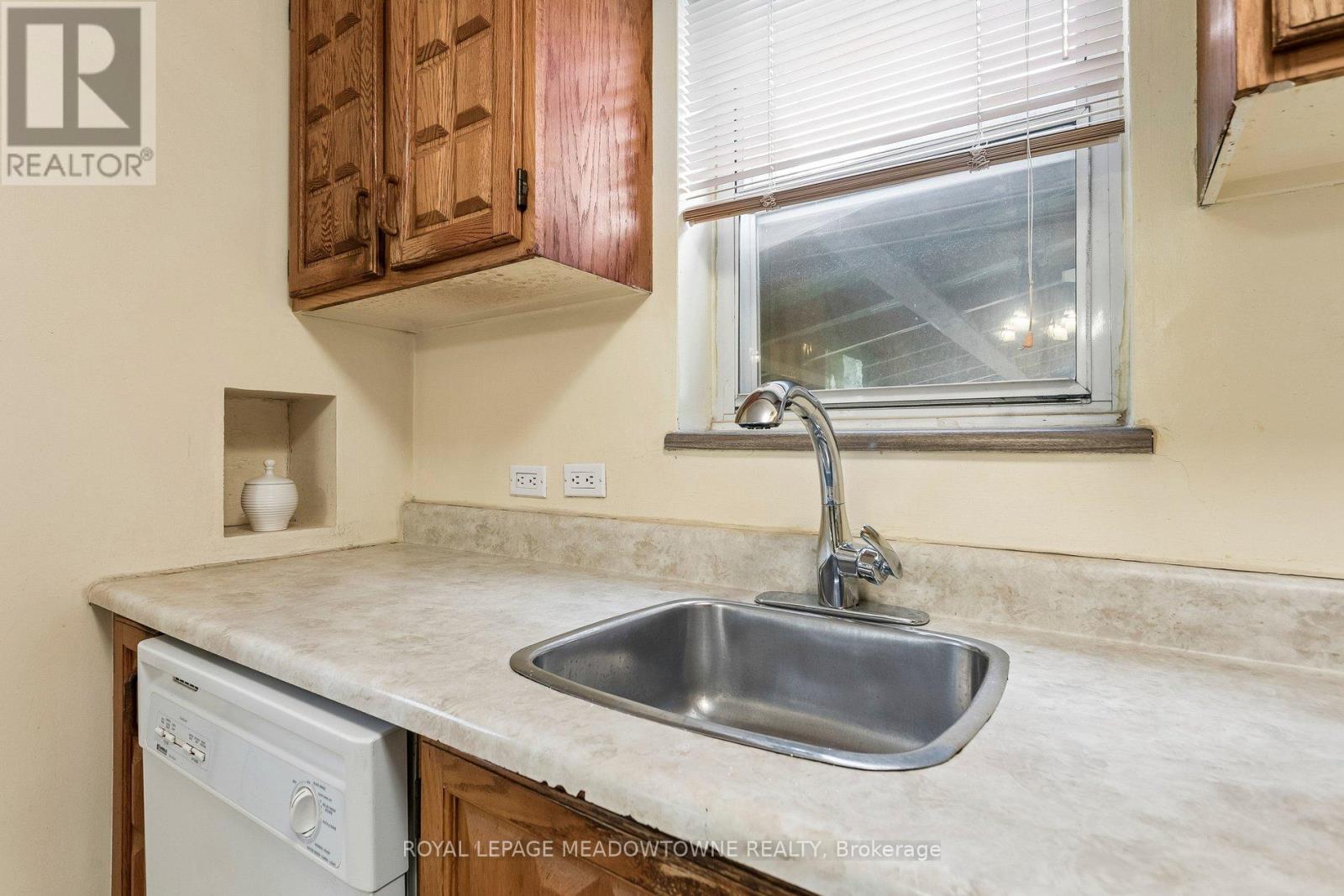 20 PLAINSMAN ROAD - 21