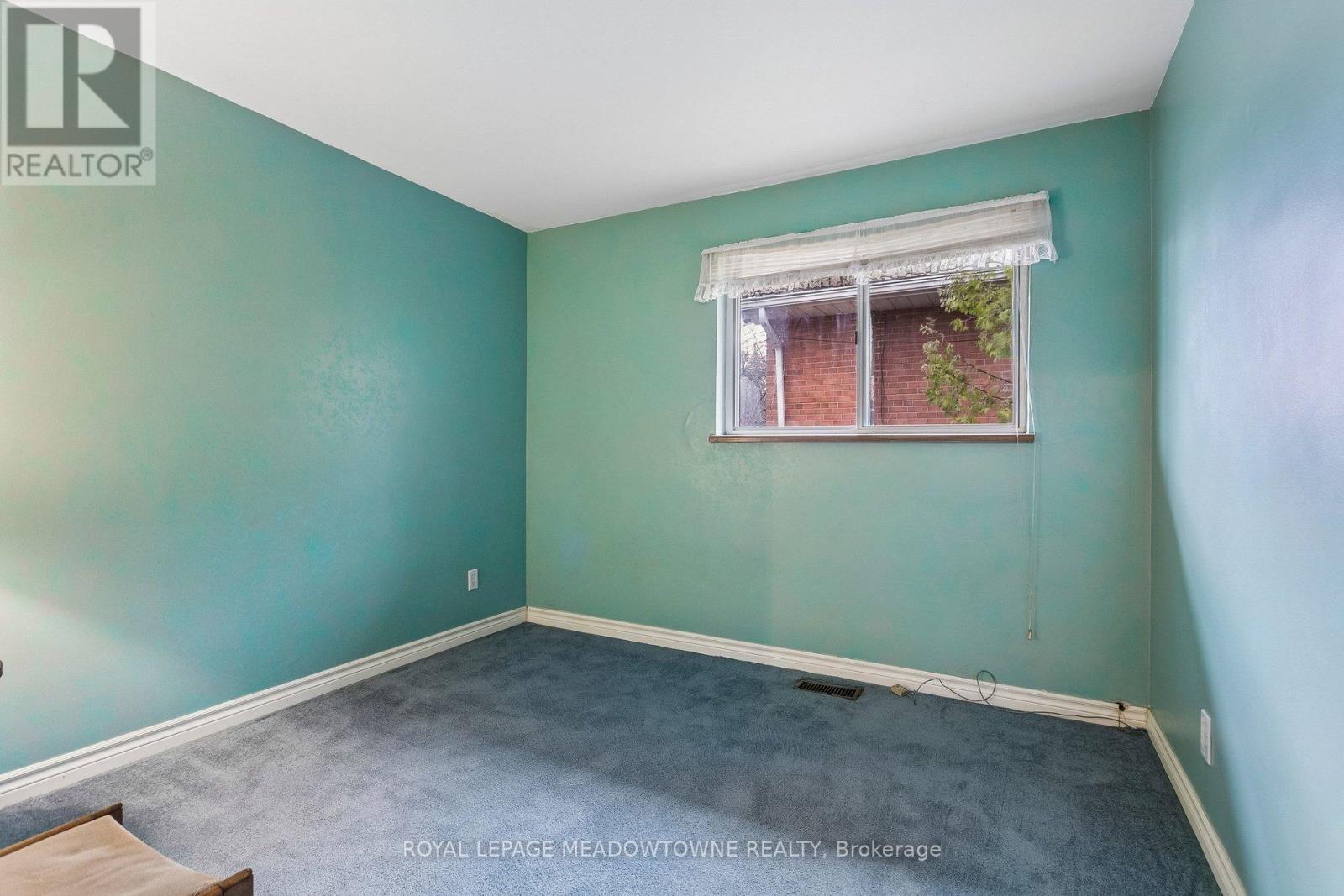 20 PLAINSMAN ROAD - 30
