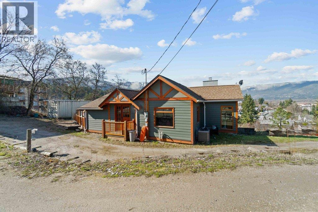 1321 10 AVENUE NE - 85