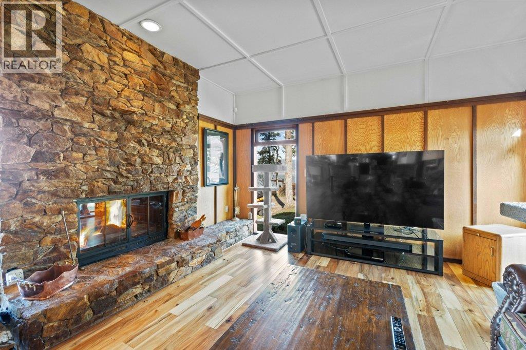 1321 10 AVENUE NE - 47