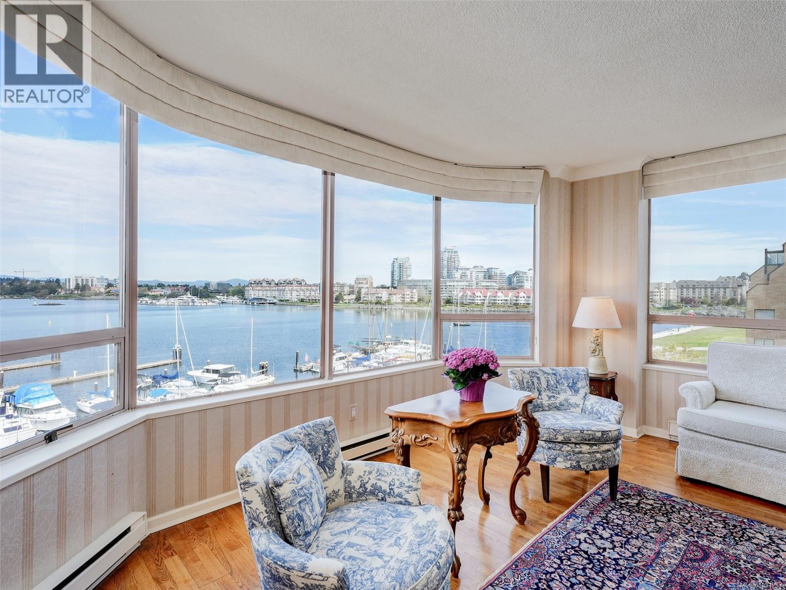 #502 636 MONTREAL ST - Image 3