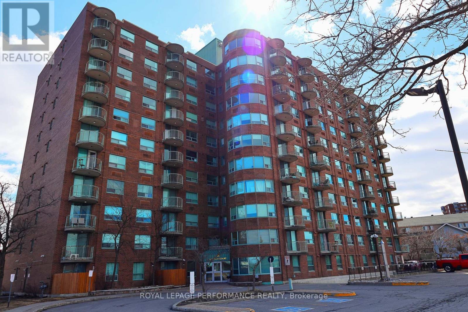 Welcome to Alta Vista Court