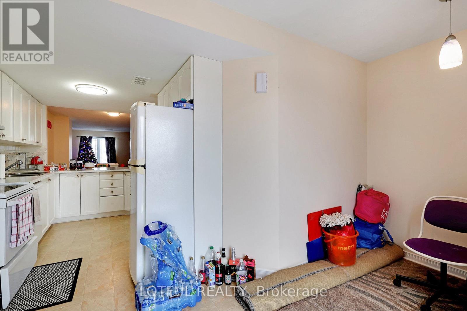 576 LAKERIDGE DRIVE - 12