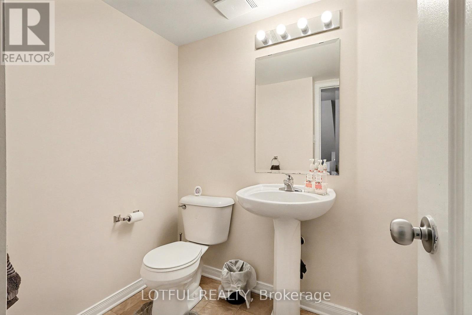 576 LAKERIDGE DRIVE — photo 18