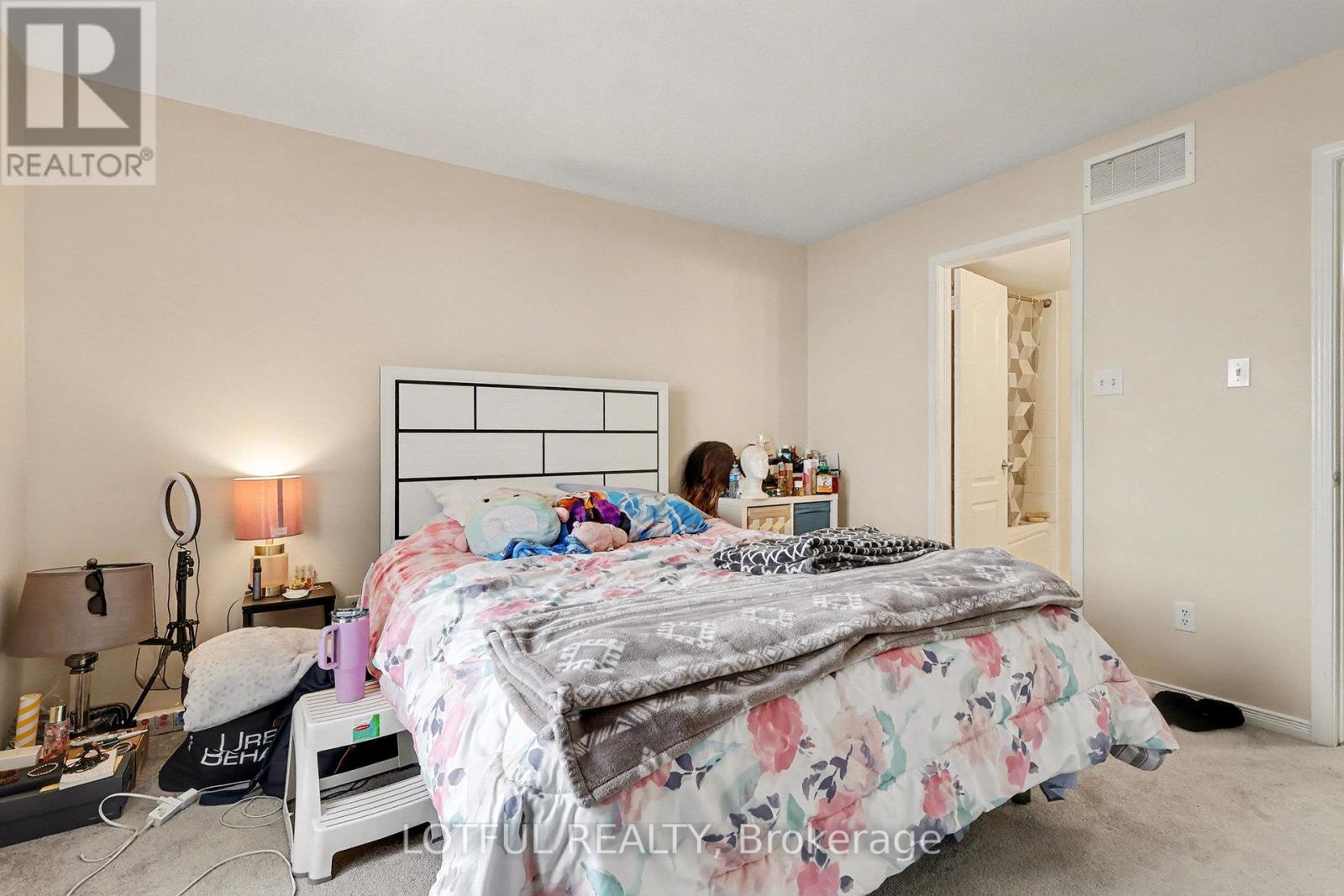 576 LAKERIDGE DRIVE - 21