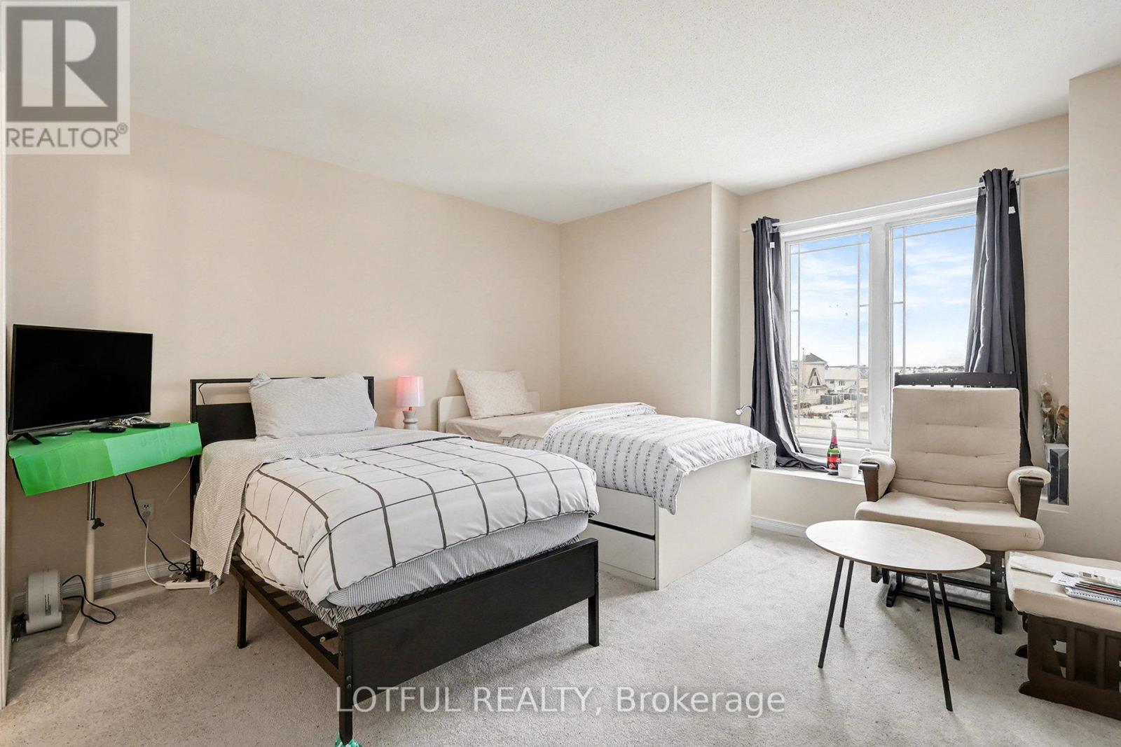 576 LAKERIDGE DRIVE - 23