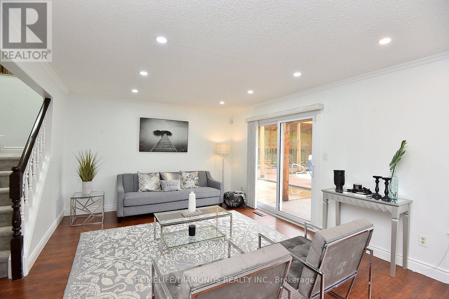 95 BIRCHPARK DRIVE N - 8