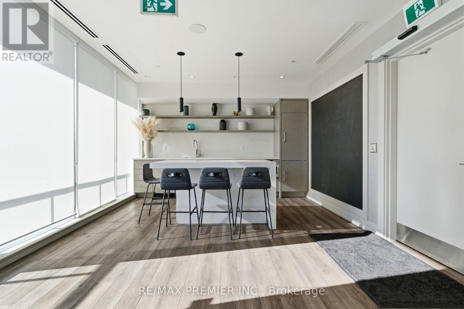 #914 212 KING WILLIAM STREET - 15